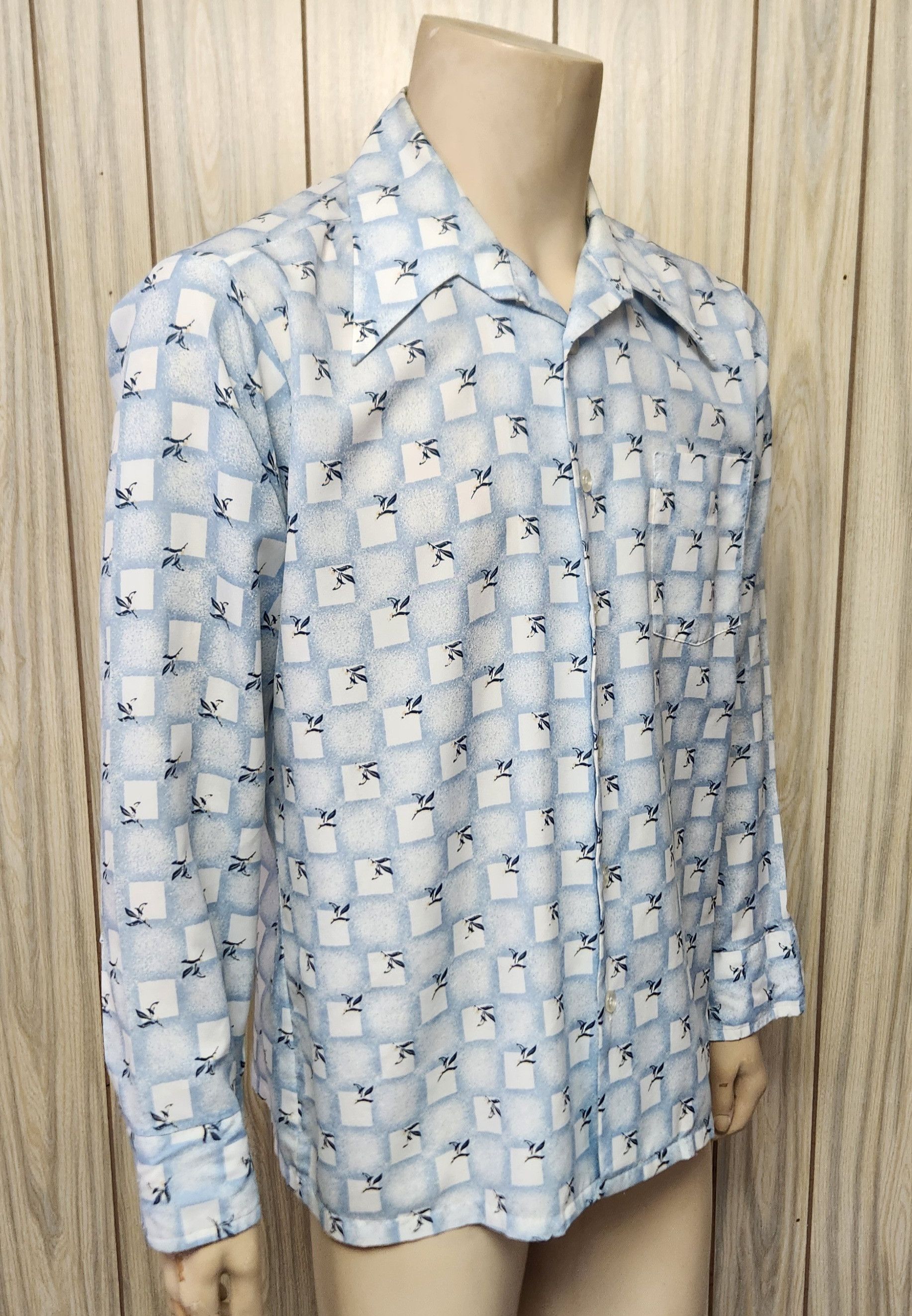 Vintage men's disco shirt L vintage 1970s nylon blue white Size US L / EU 52-54 / 3 - 3 Thumbnail