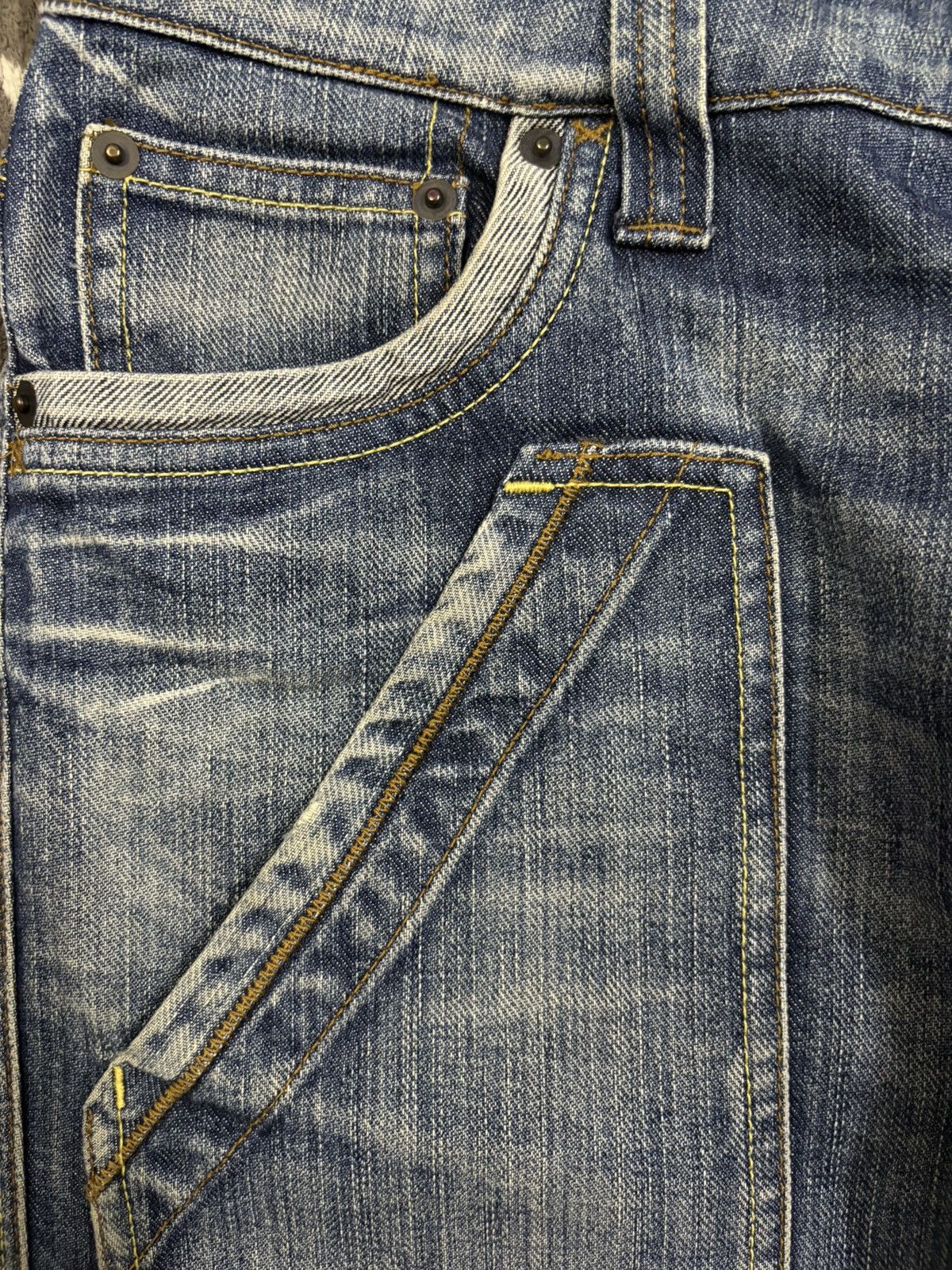 Japanese Brand Vintage Japanese Brand Multi-pockets Bootcut Flare Jeans Size US 32 / EU 48 - 4 Thumbnail