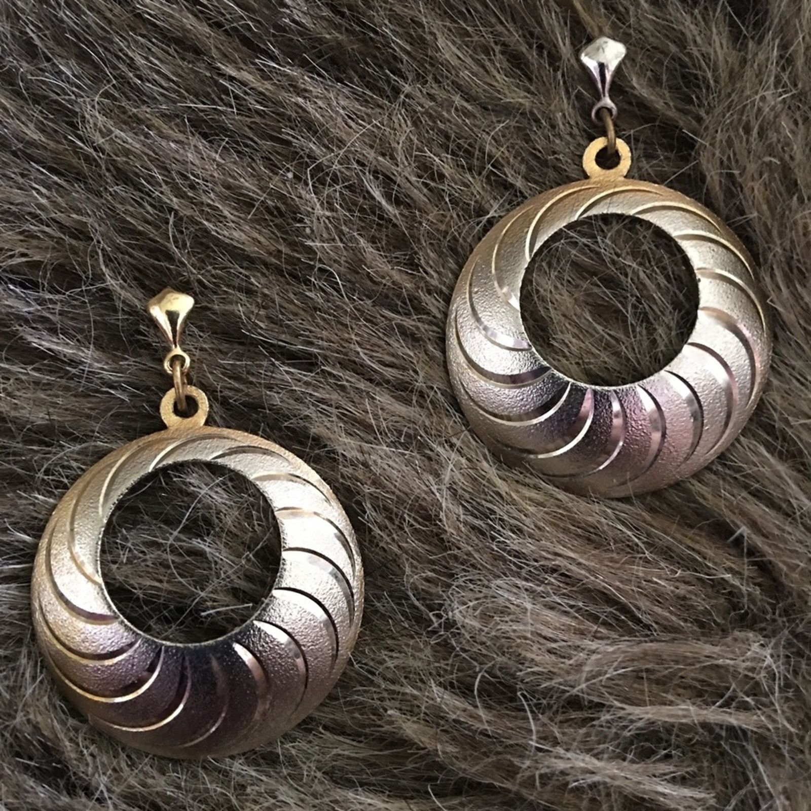 Vintage Vintage gold tone ombré laser cut disc earrings Size ONE SIZE - 1 Thumbnail