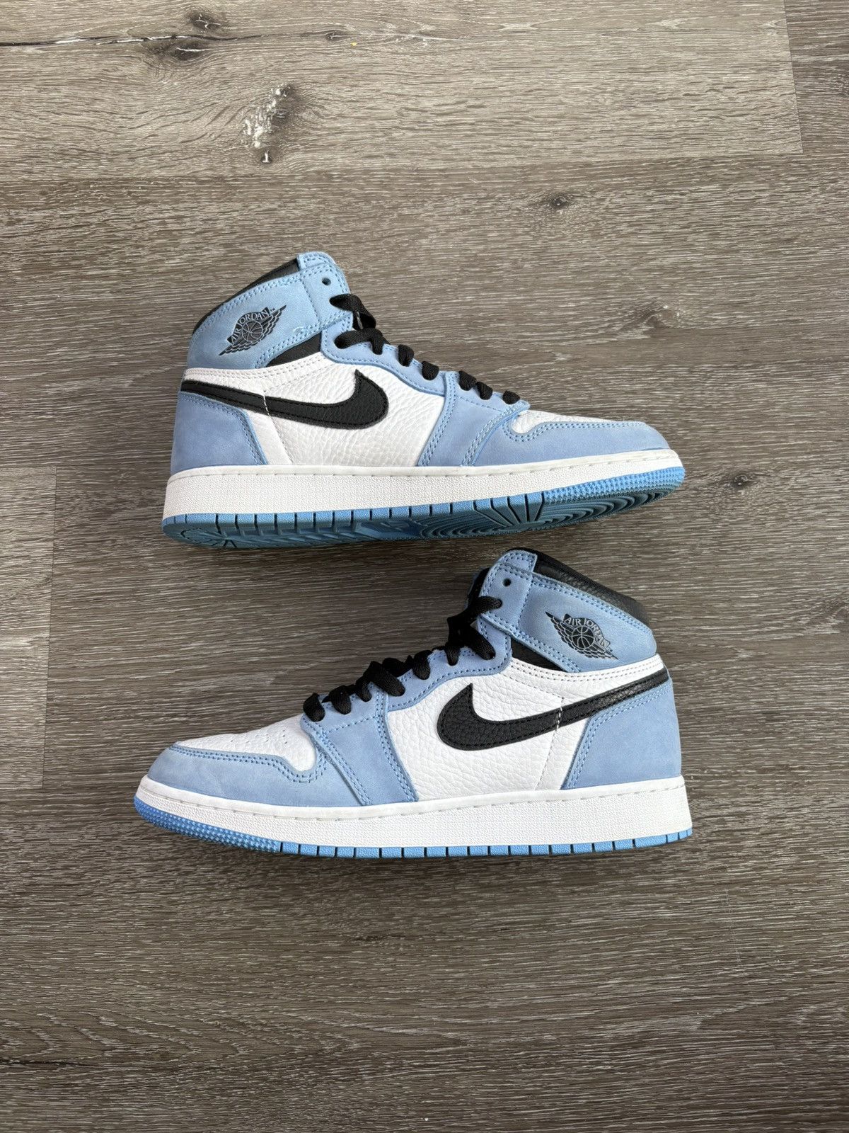 Jordan Brand Air Jordan 1 Retro High OG “University Blue”(GS) *PRE-OWNED* Size US 6.5 / EU 39-40 - 1 Thumbnail