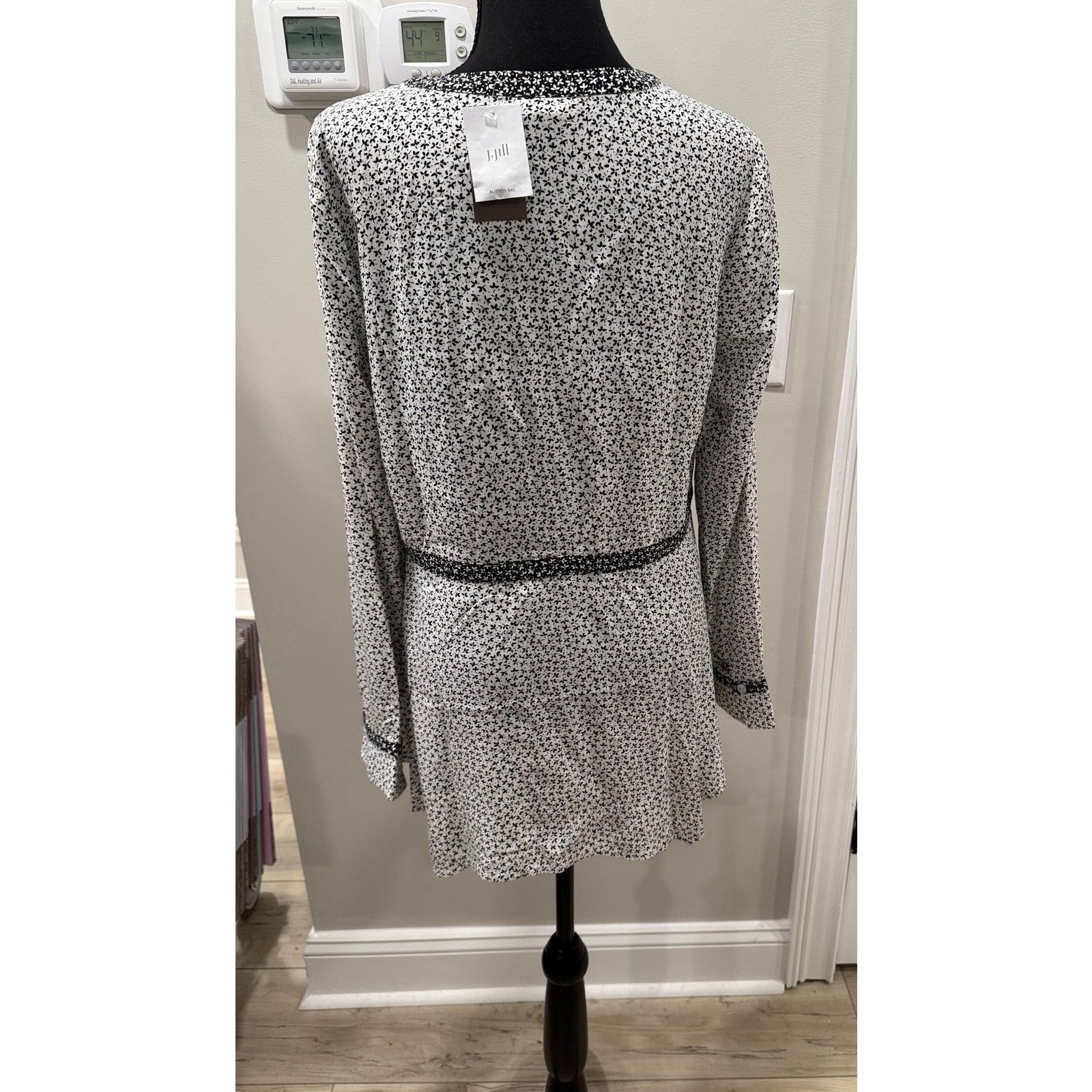 J. Jill NWT J. Jill Gorgeous Cream Tunic Top Floral Rayon Small Size S / US 4 / IT 40 - 2 Thumbnail