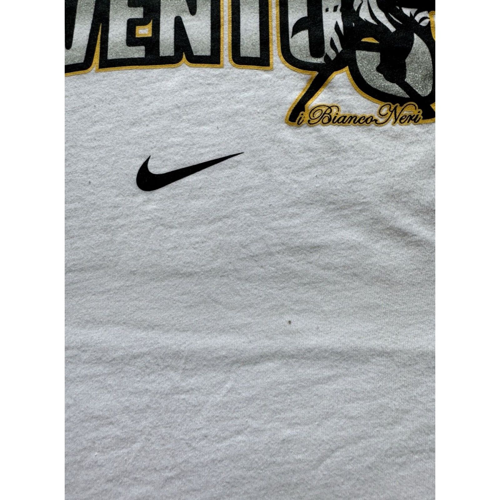 Nike VINTAGE Nike Graphic Tee Juventus White L Mens 2008-09 Zebra Merchandise Shirt T-Shirt Nike Mens L White 2008-09 Zebra Size US L / EU 52-54 / 3 - 4 Thumbnail
