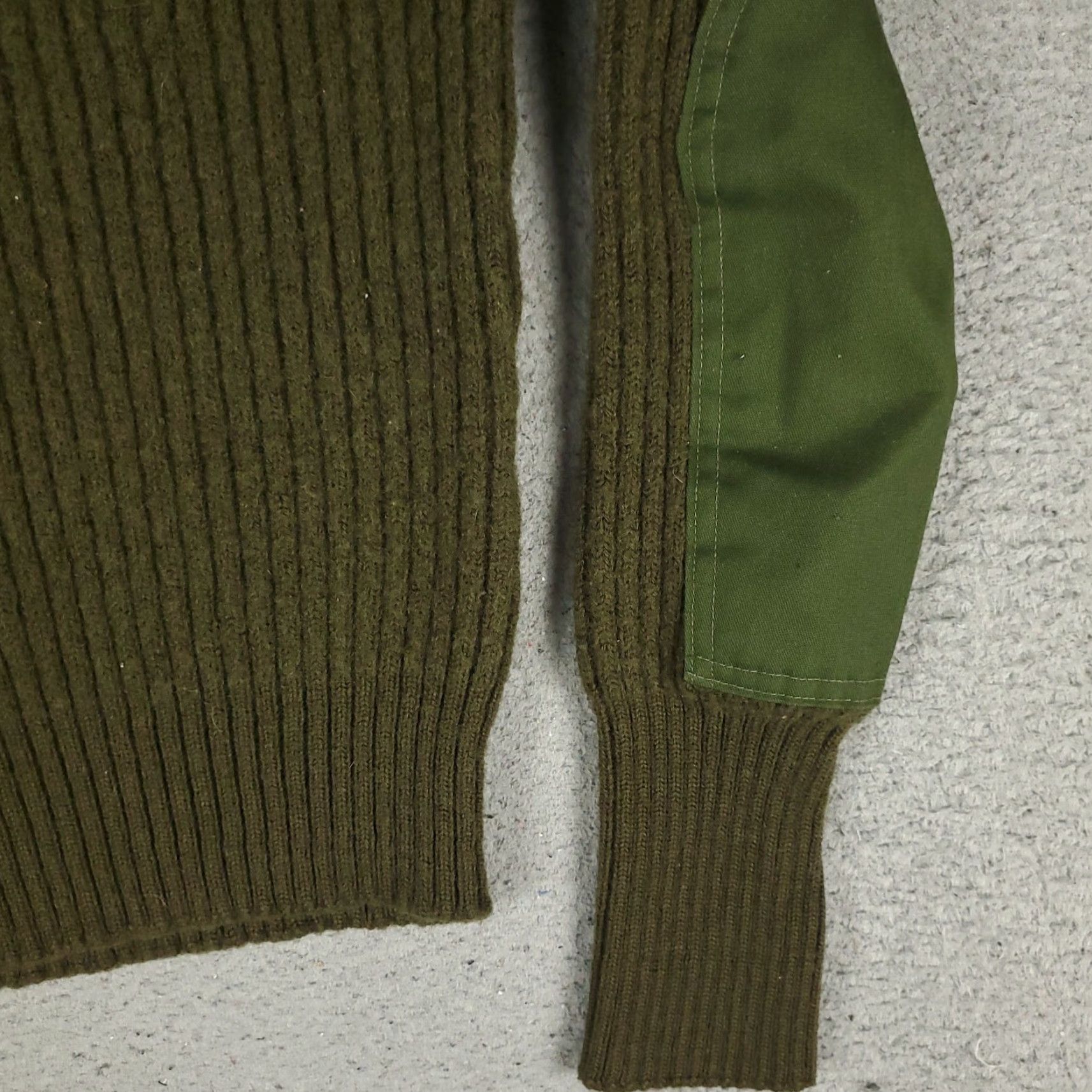 Vintage VINTAGE DSCP Valor Collection Sweater Men 38 Green Wool Pullover Crew Neck All Seasons Size US M / EU 48-50 / 2 - 4 Thumbnail