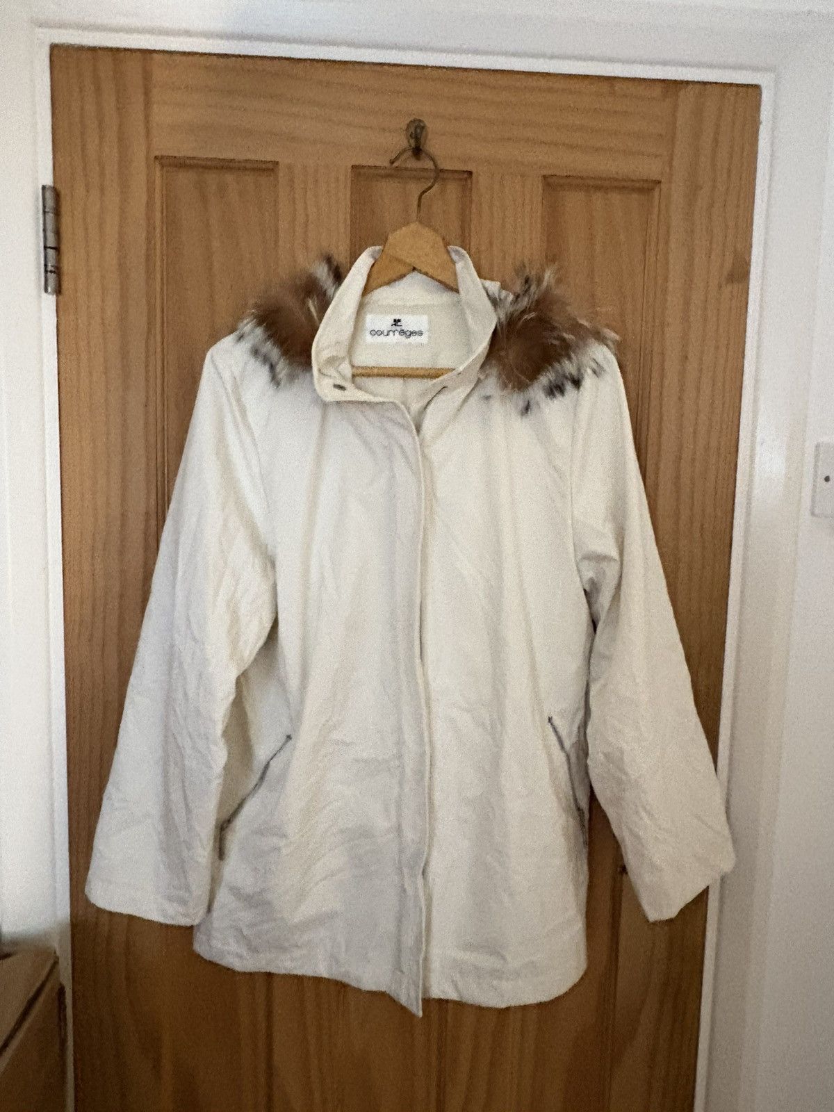Courreges Fur Hood White Courreges Jacket Size M / US 6-8 / IT 42-44 - 1 Thumbnail