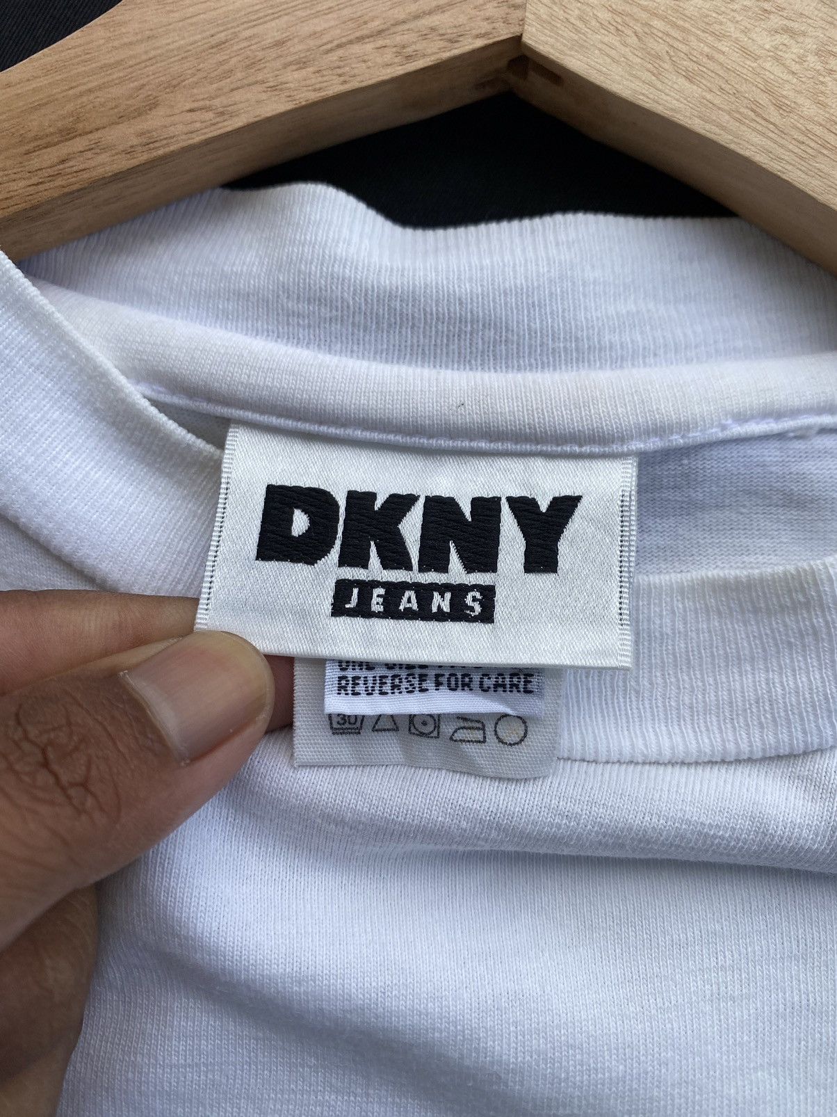 DKNY Rare Vintage DKNY Big Logo Spellout Tshirt Size US L / EU 52-54 / 3 - 8 Thumbnail