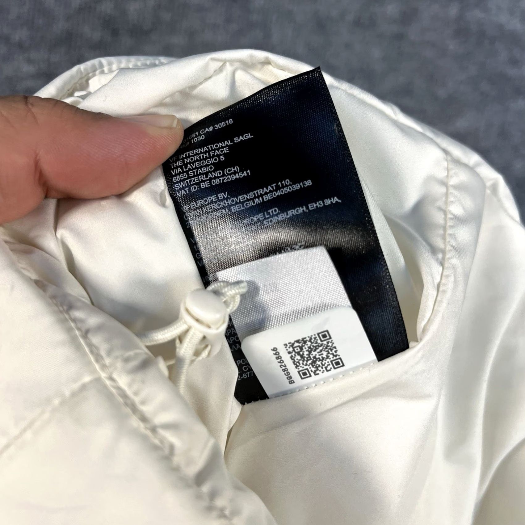 The North Face VINTAGE? The North Face Gotham Jacket Women’s M White Down Faux Fur Hood Parka Women M White Gotham Jacket 550 Down W/Faux Fur Hood White Size M / US 6-8 / IT 42-44 - 7 Thumbnail