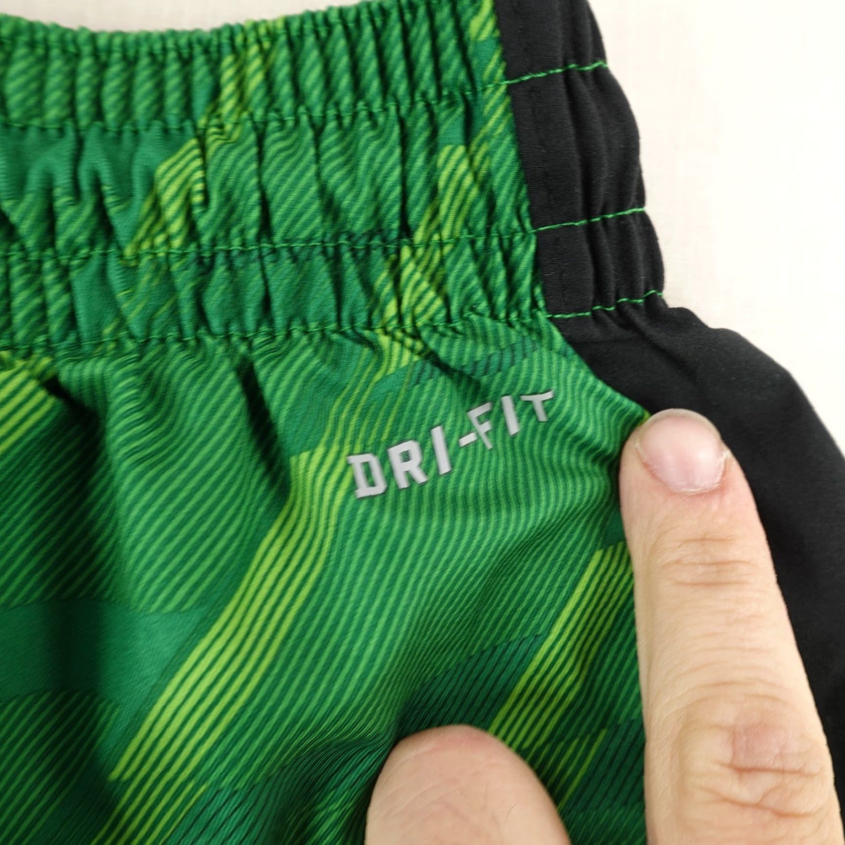 Nike Nike Shorts Mens Medium Green Hyperelite Dri Fit Basketball Athletic Workout Gym Size US 26 / EU 42 - 7 Thumbnail