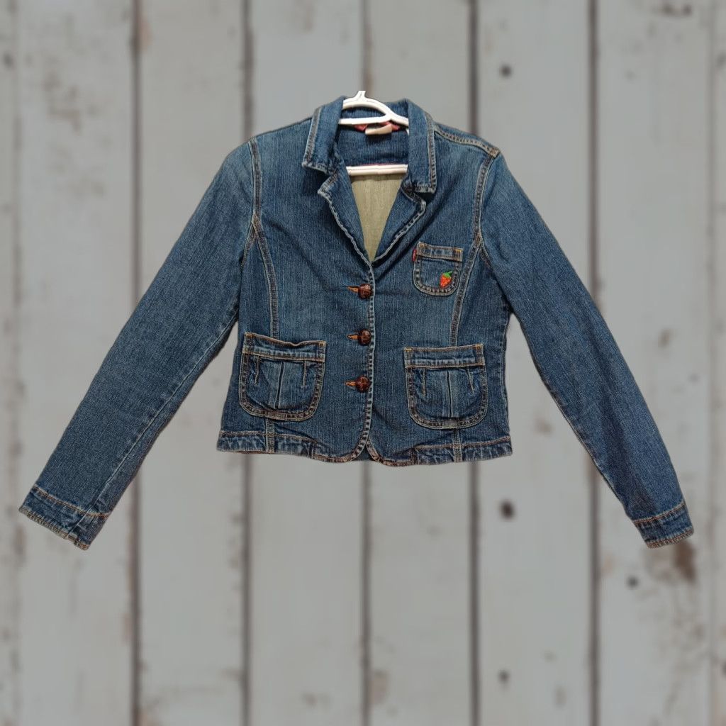 Levi's Levi's Denim Jacket Women Cropped Blue Embroidered Strawberry Elbow Patches M Size Jean Size 32" / US 10 / IT 46 - 1 Thumbnail