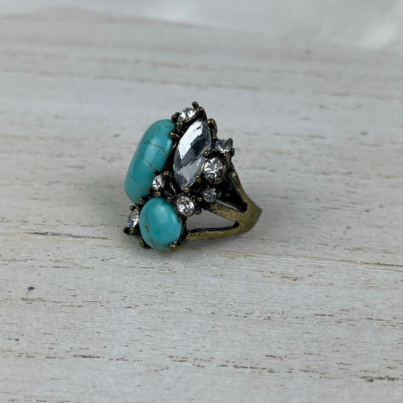 Urban Outfitters VTG Y2K Urban Outfitters Turquoise Howlite Ring Gold 6-6.5 Size ONE SIZE - 8 Thumbnail