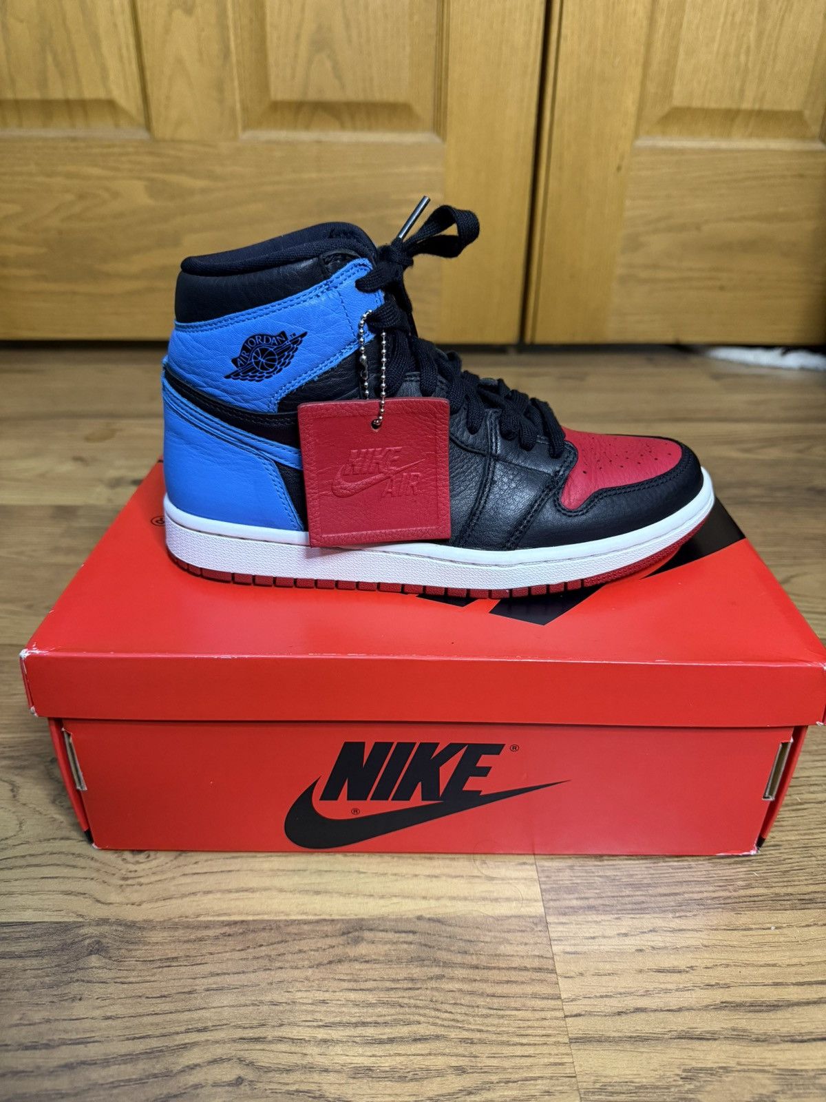 Jordan Brand Air Jordan 1 “UNC TO CHI” Size 5.5y Size US 5.5 / EU 38 - 7 Thumbnail