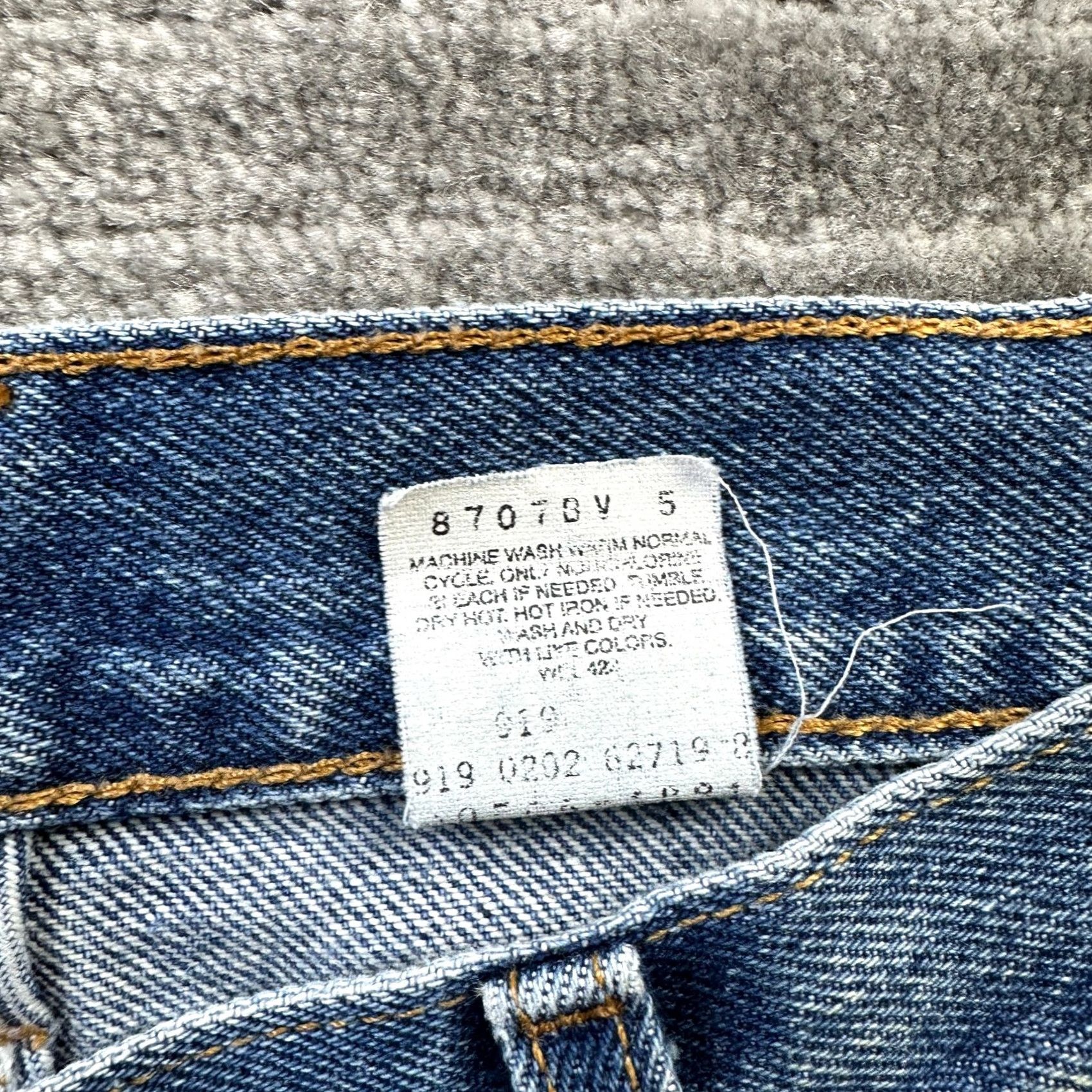 Levi's VINTAGE Levi's Jeans Mens 34x34 505 Blue Denim Faded 2002 90s Cowboy Distressed Pockets 5-Pocket Regular Rise Mid Denim Cotton Solid Blue 34x34 Mens Size US 34 / EU 50 - 6 Thumbnail