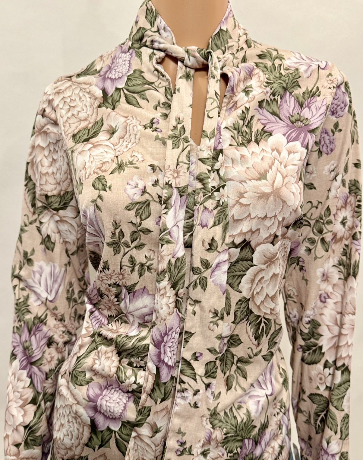 Vintage Women’s 1970’s Floral Print Tie-Neck Shirt Size XXL / US 16-18 / IT 52-54 - 1 Thumbnail
