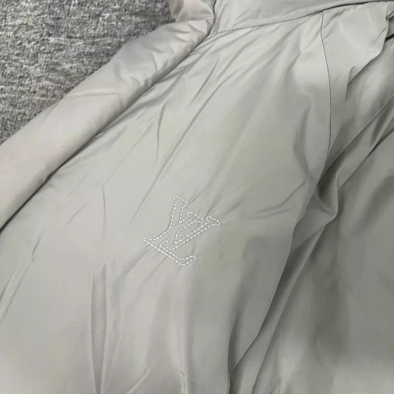 Louis Vuitton Louis Vuitton Grey three-flower double-sided cotton-padded Size US L / EU 52-54 / 3 - 6 Thumbnail
