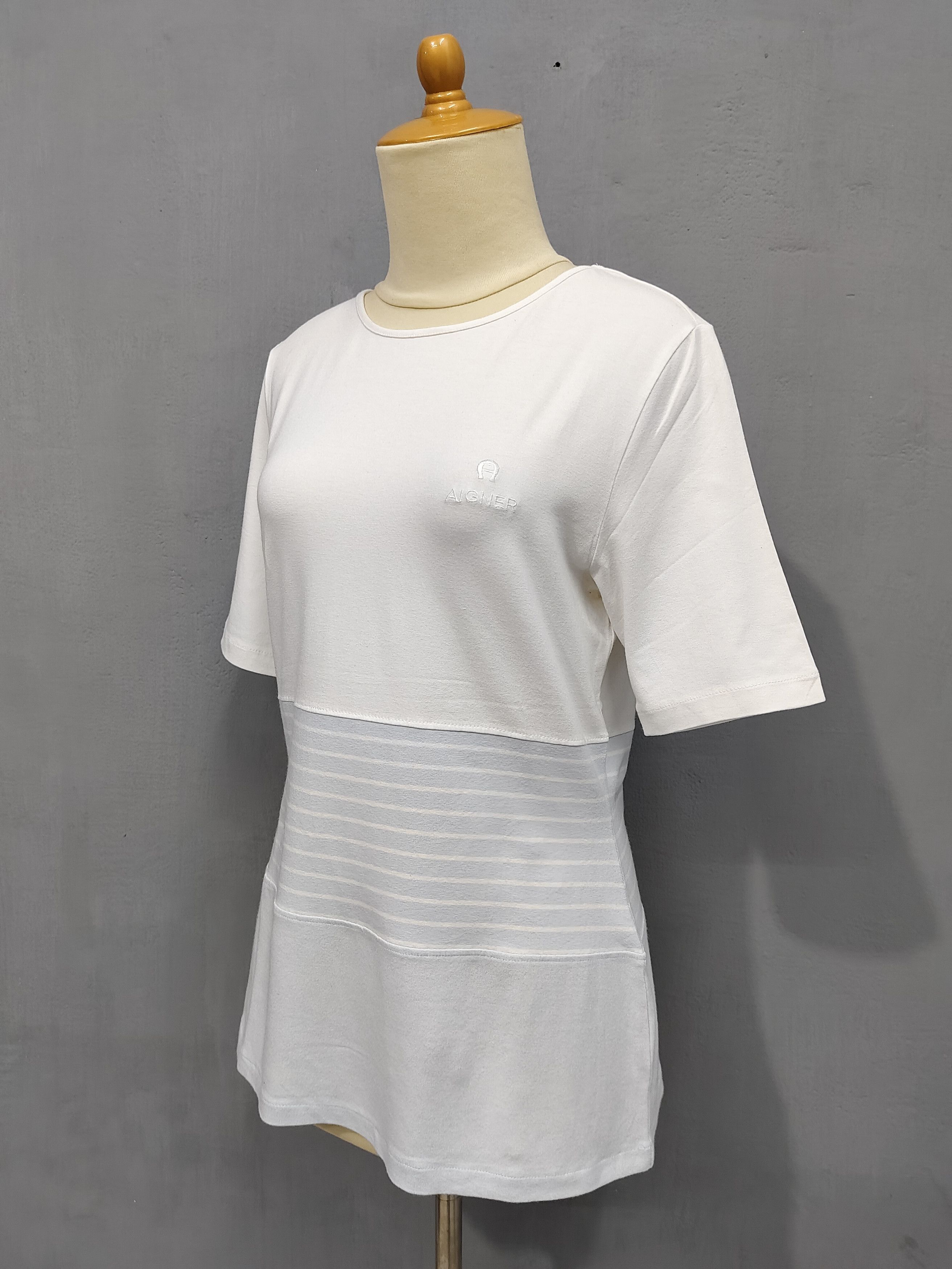 Aigner 2000s Aigner- Minimal Panel Embroidered Logo Viscose Tshirt Size M / US 6-8 / IT 42-44 - 4 Thumbnail