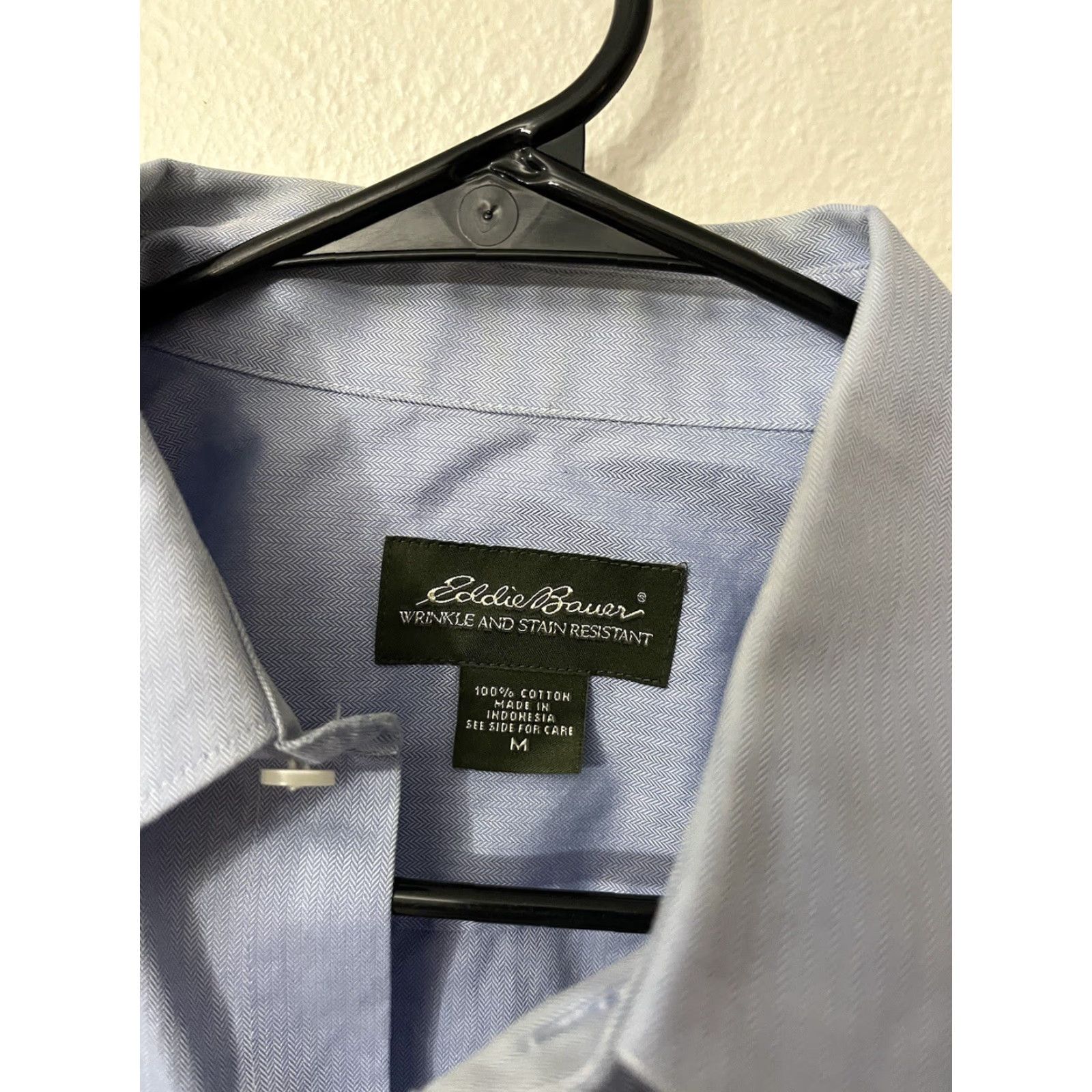 Eddie Bauer Eddie Bauer Wrinkle & Stain Resistant Blue Button Down Shirt Classic Fit Size M Size US M / EU 48-50 / 2 - 3 Thumbnail