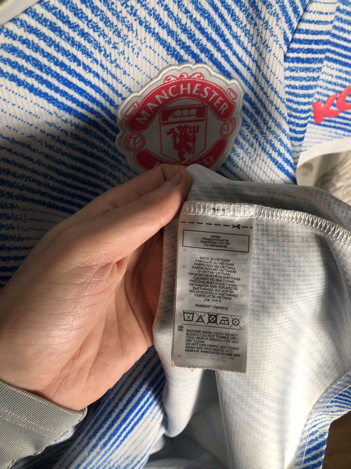Adidas VINTAGE ADIDAS FC MANCHESTER UNITED ENGLAND SOCCER JERSEY Size US XL / EU 56 / 4 - 5 Thumbnail