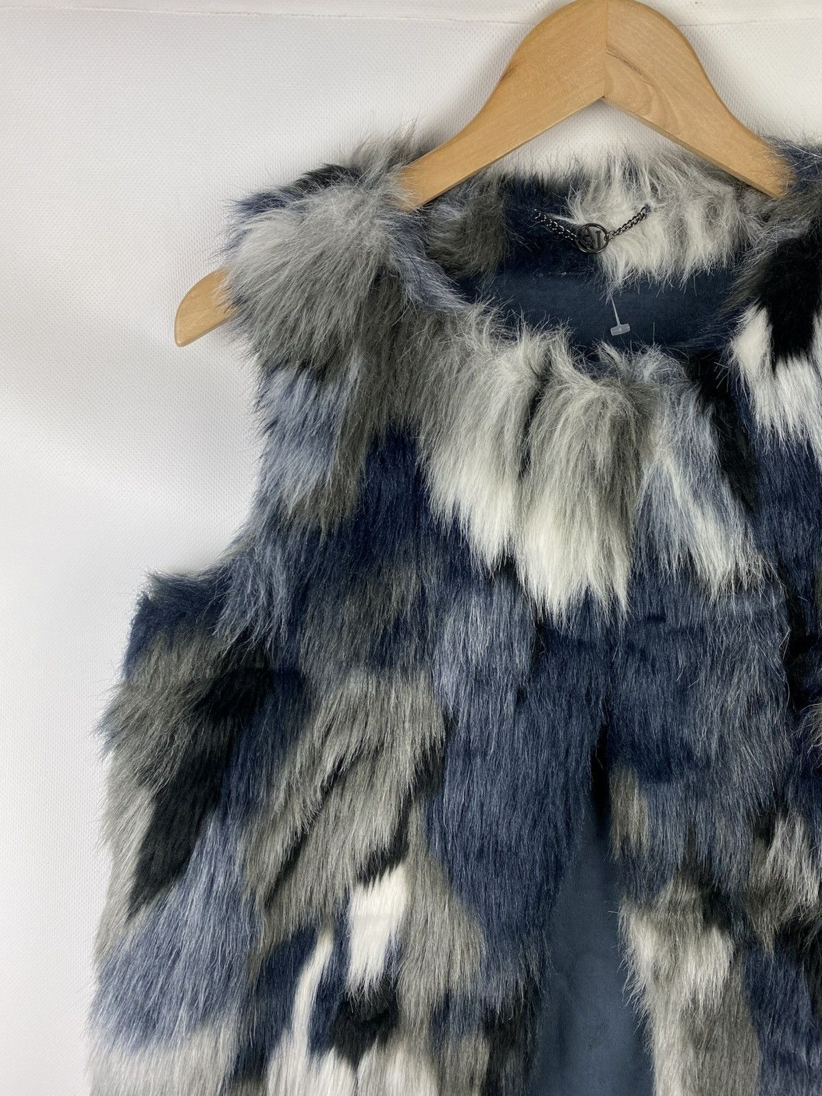 Armani Armani Jeans Ladies Faux Fur Sleeveless Vest Waistcoat Size M / US 6-8 / IT 42-44 - 4 Thumbnail