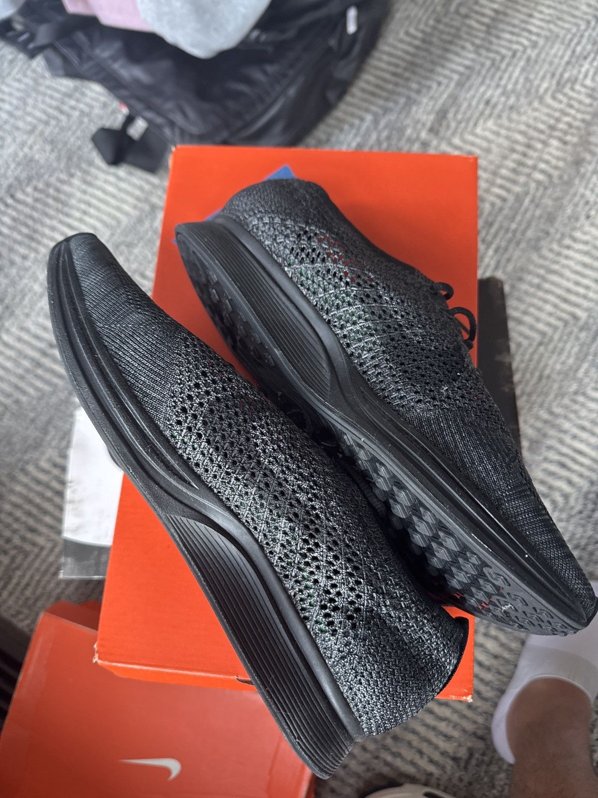 Nike Nike Flyknit Racer Size US 10 / EU 43 - 7 Thumbnail