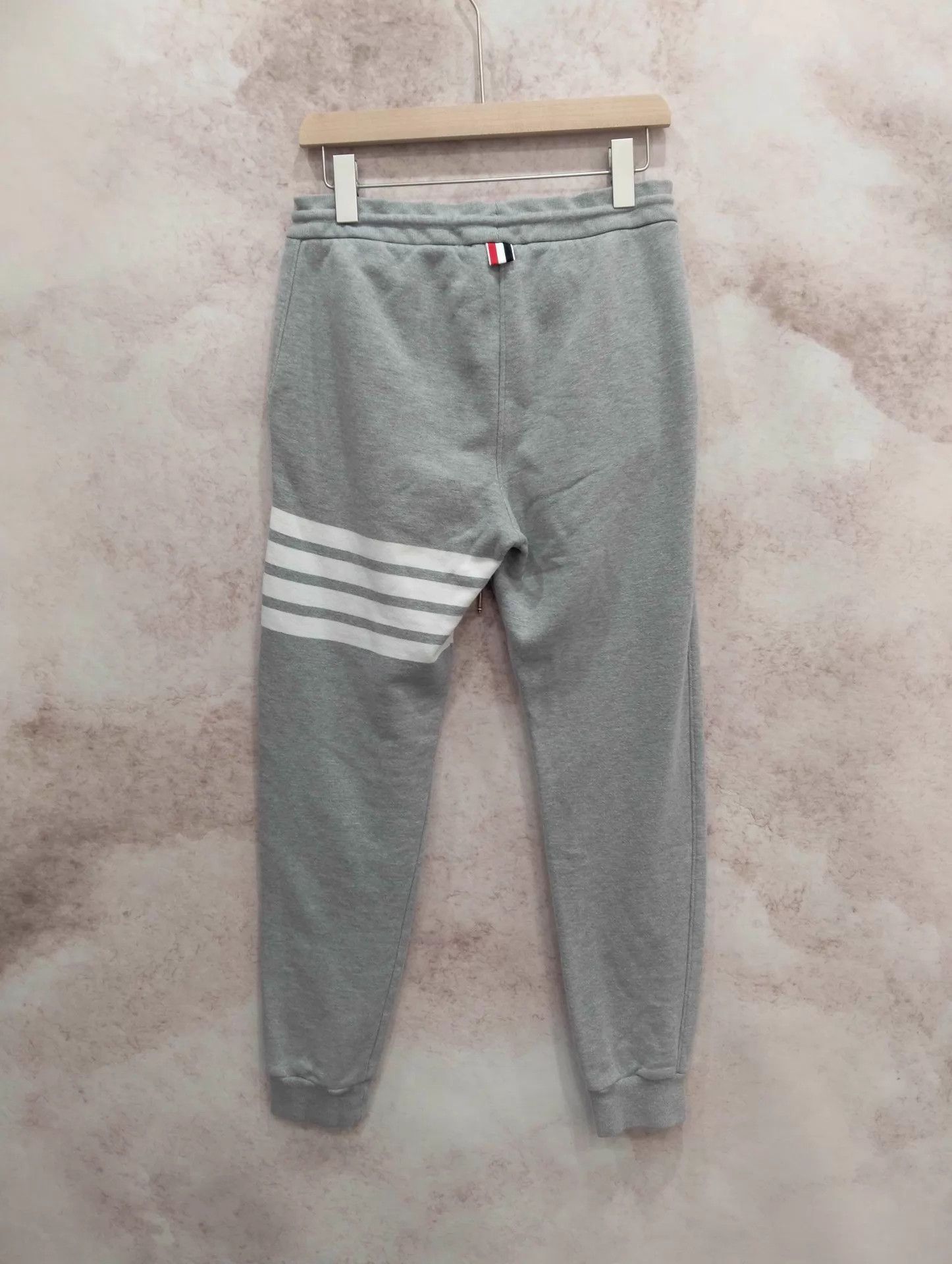 Thom Browne THOM BROWNE Gray Sweatpants 42 Size 28" / US 6 / IT 42 - 2 Thumbnail