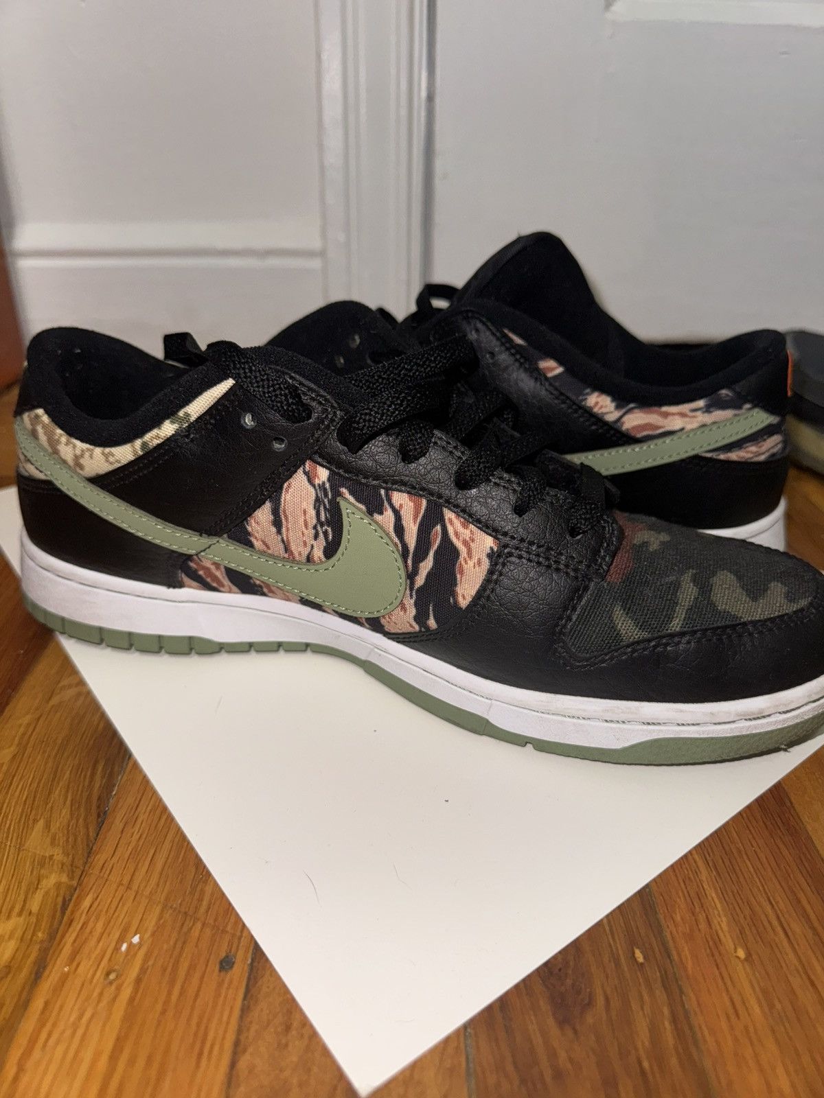 Nike Nike Low Dunks crazy camo Size US 10.5 / EU 43-44 - 9 Thumbnail