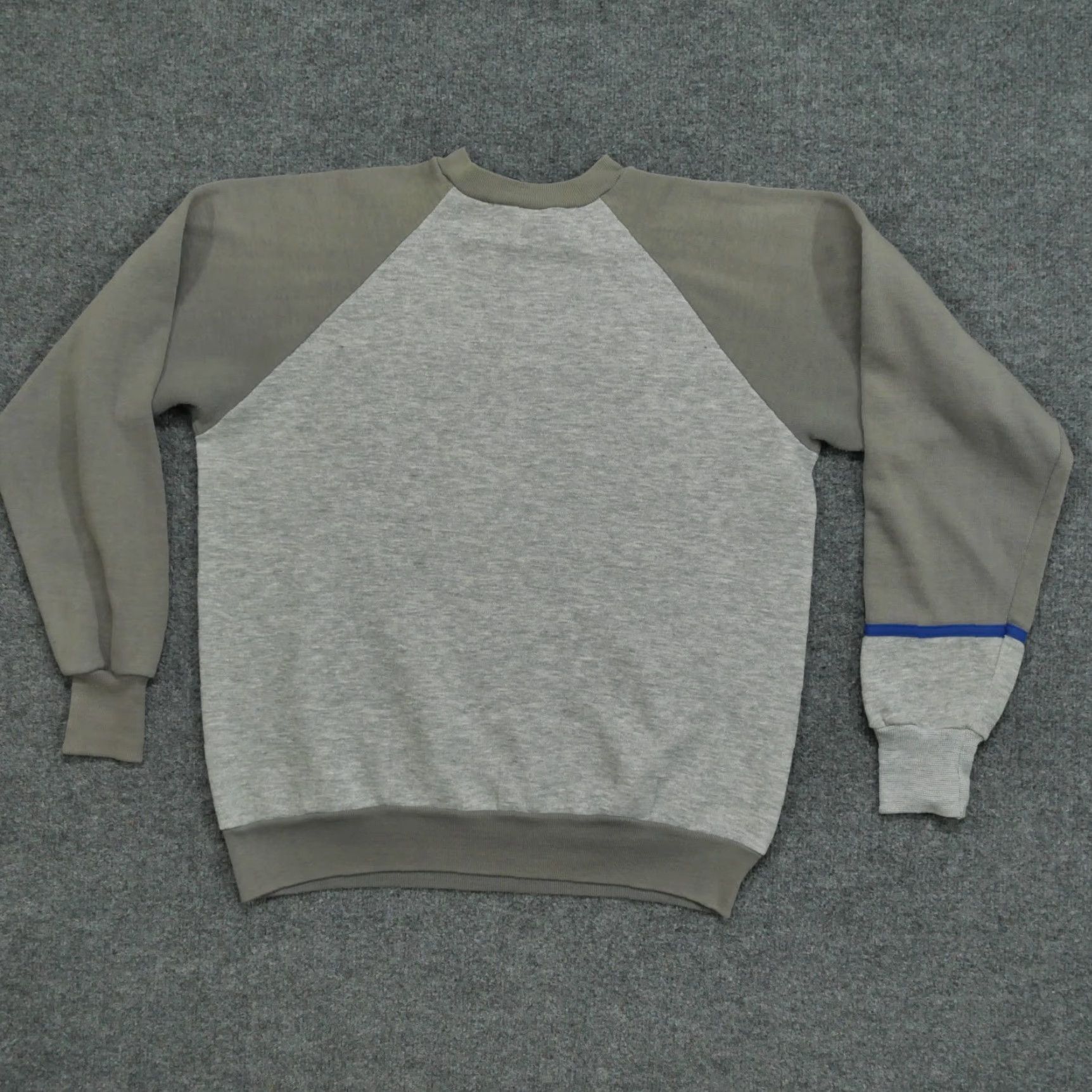 Spalding VINTAGE Spalding Sweatshirt | Sweatshirt | Adult Large | Gray | 90s | Logo | Cotton Blend | Pullover | Crew Neck | Long Sleeve | Regular Fit | Men Size US L / EU 52-54 / 3 - 7 Thumbnail