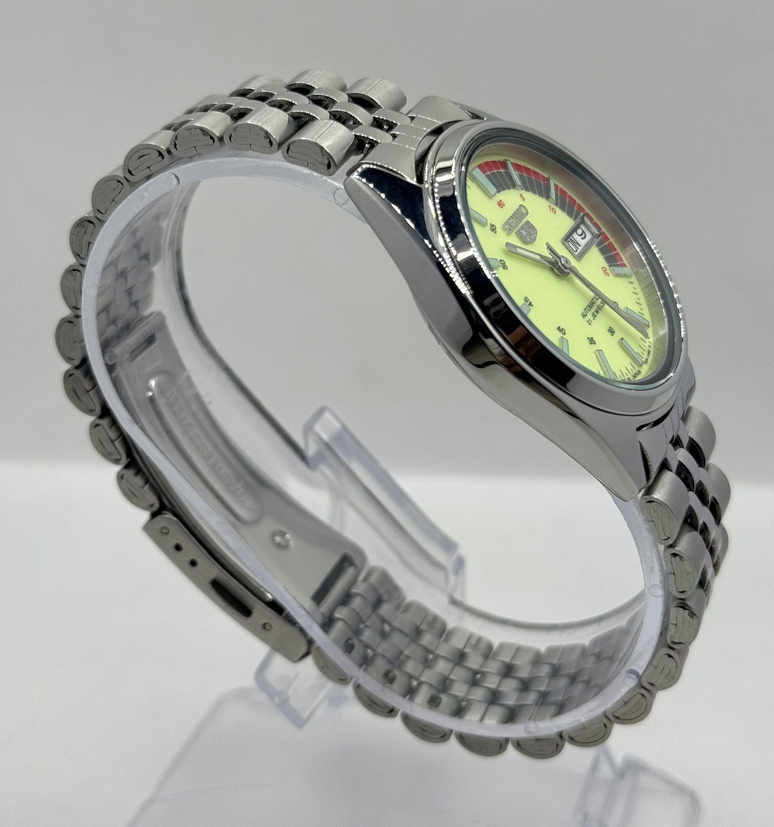 Seiko Seiko 5 Automatic Baton Dial Wrist Watch Day/Date Japan Size 36 - 6 Thumbnail
