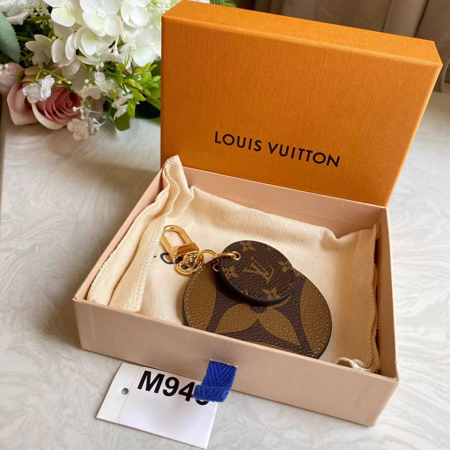 Louis Vuitton LV Monogram 2-Sided Keychain/Bag Charm 22 Like New M943 Size ONE SIZE - 2 Thumbnail