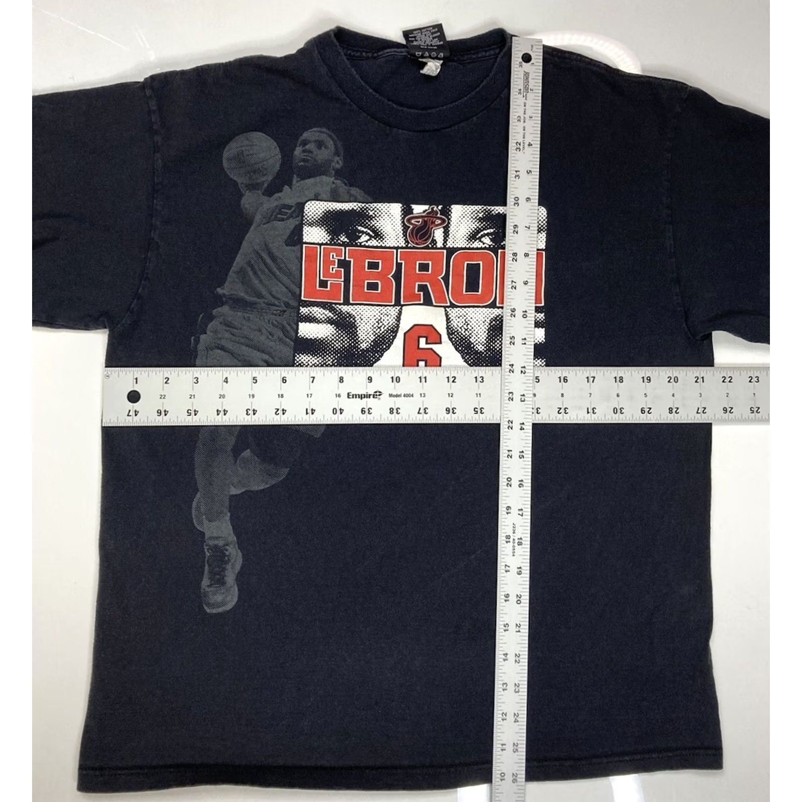 NBA UNK NBA Miami Heat King Of Miami Lebron James Graphic T-shirt Men Large Black Size US L / EU 52-54 / 3 - 6 Thumbnail