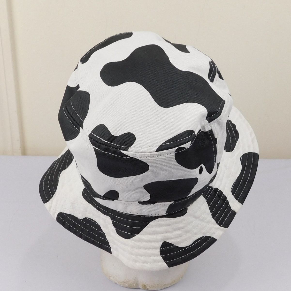 Urban Outfitters Urban Outfitters Cow Print Bucket Hat OSFA All Over Print Size ONE SIZE - 3 Thumbnail