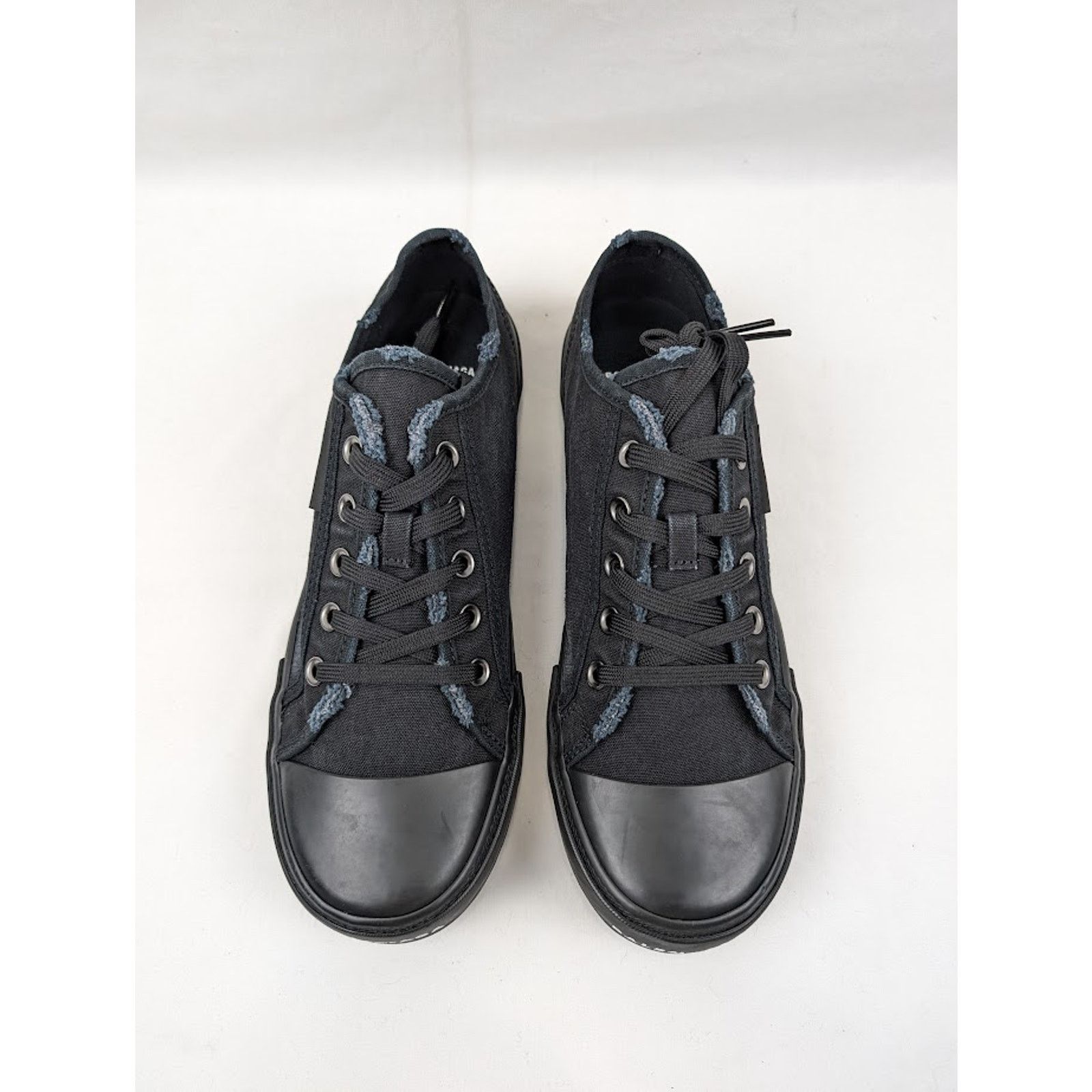 Balenciaga o1rshd1 Paris Low-Top Sneakers in Black Size US 8 / EU 41 - 16 Thumbnail