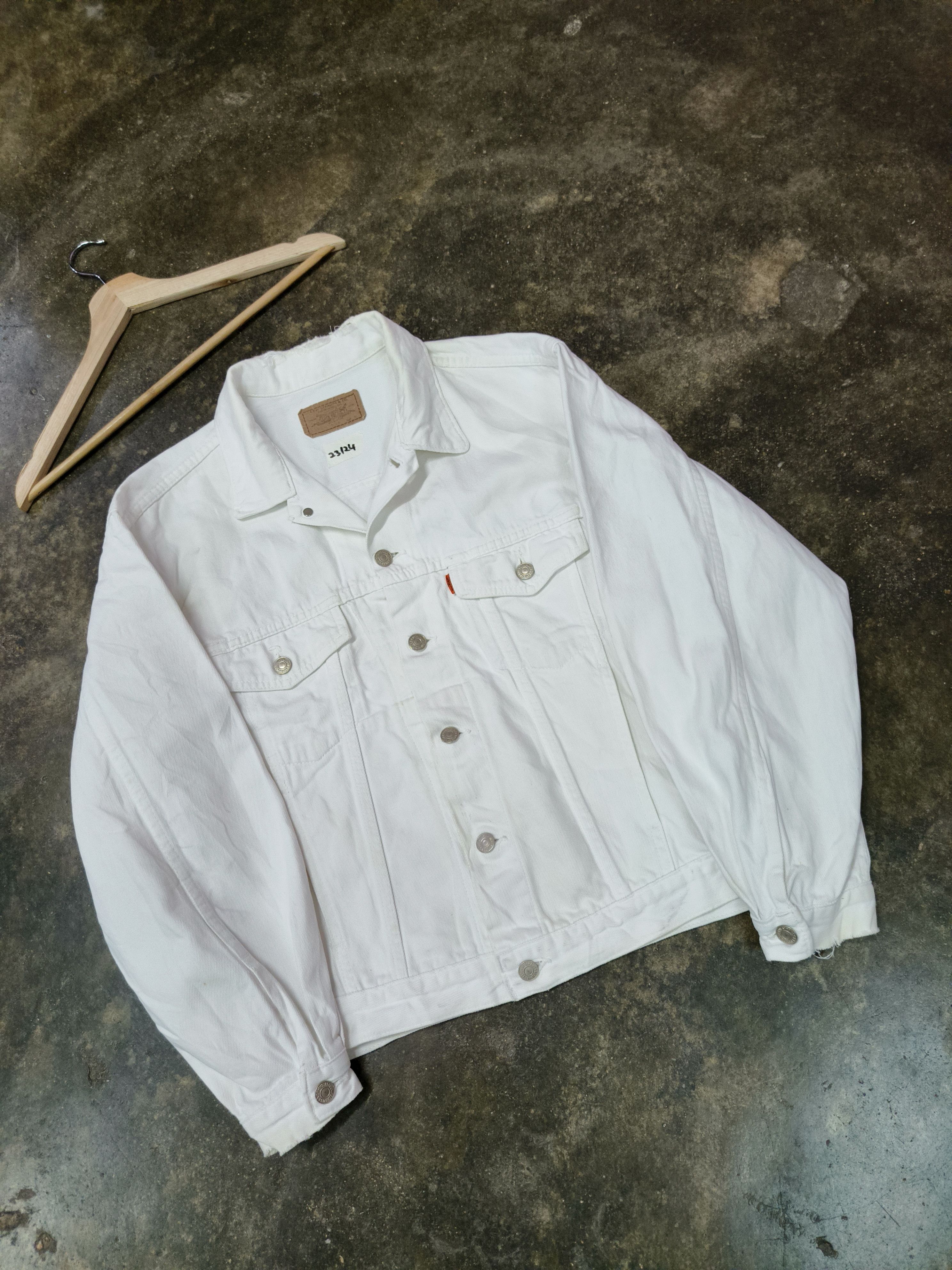 LVC VTG LEVIS ORANGE TAGS WHITE DENIM JACKET DISTRESSED Size US M / EU 48-50 / 2 - 2 Thumbnail