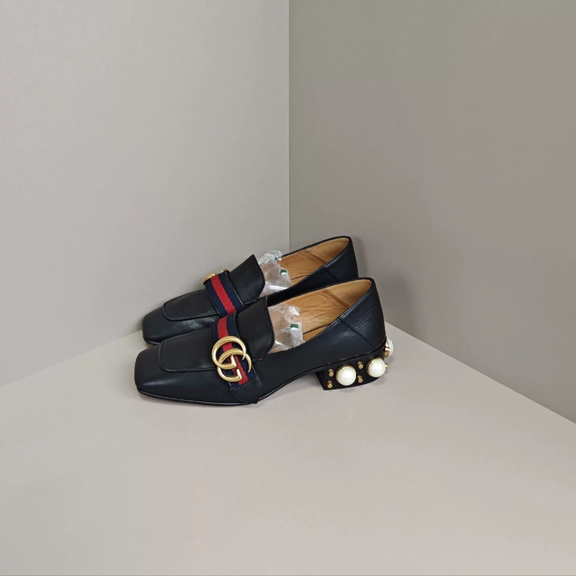 Gucci Gucci Lowtop Sneakers us_5 Women Size US 5 / IT 35 - 1 Thumbnail