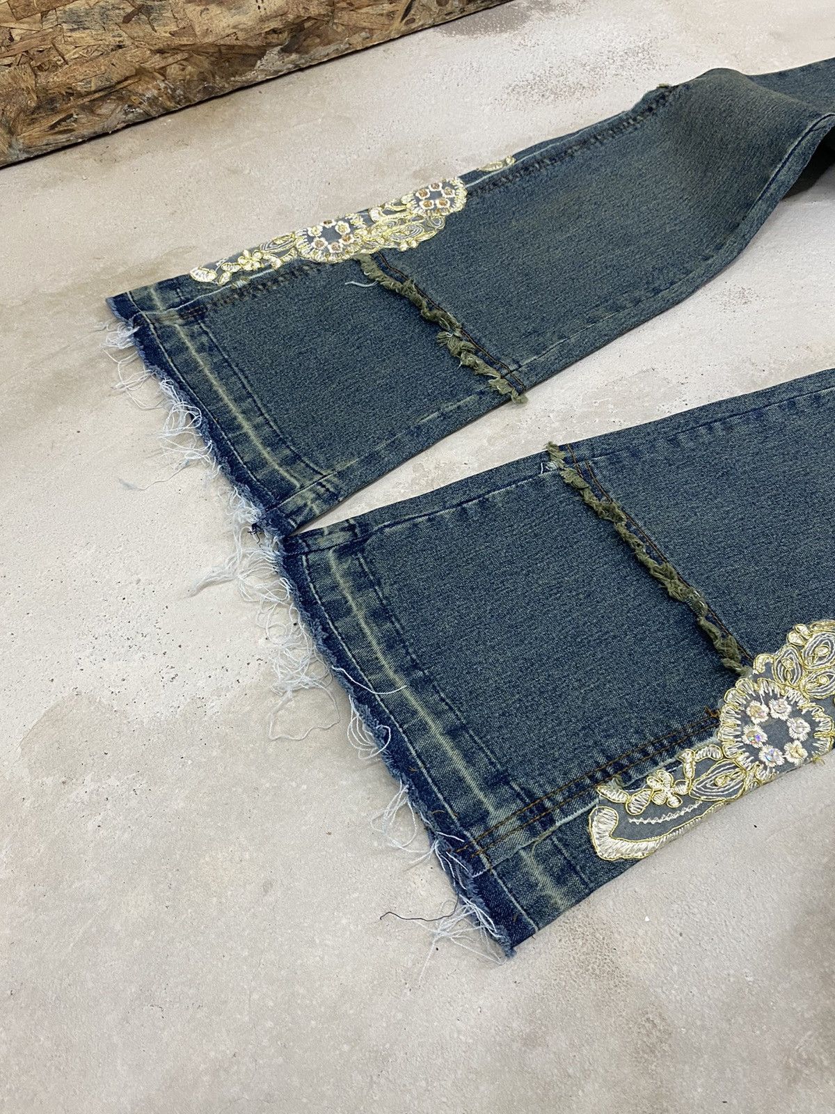 If Six Was Nine × Japanese Brand × Le Grande Bleu (L.G.B.) Flare Unisex PantoMime Mud Washed Embroid Flower Patchwork Size US 27 - 9 Thumbnail