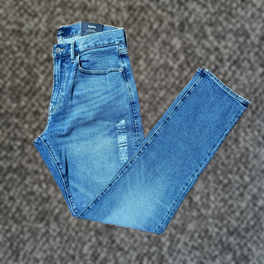 Gap Gap Jeans 30 x 32 Denim Straight Straight Leg Medium Wash Blue Mens Jeans 5-Pocket Style Zip Fly Classic Rise High (GAP) Size US 30 / EU 46 - 1 Thumbnail