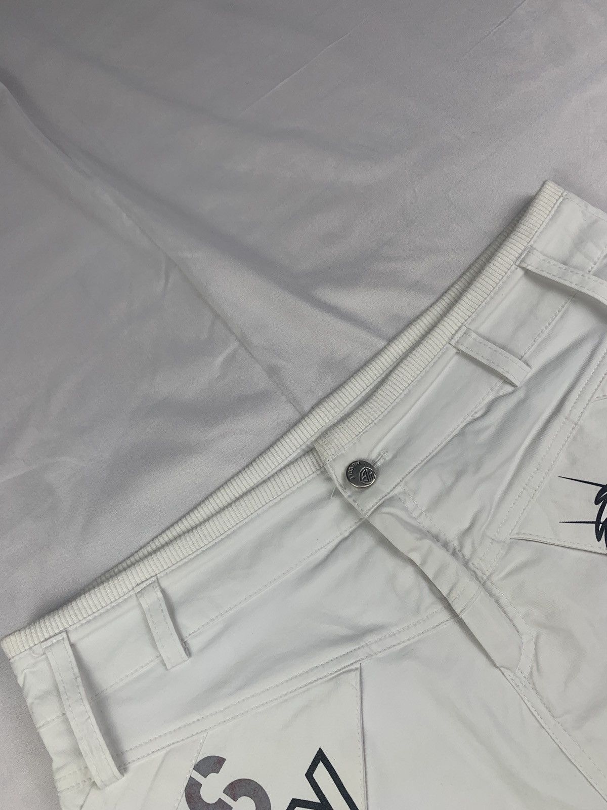 Warner Bros 2010 Warner Bros Golf Bugs Bunny Nylon Graphic Mini Skirt Size 28" / US 6 / IT 42 - 6 Thumbnail