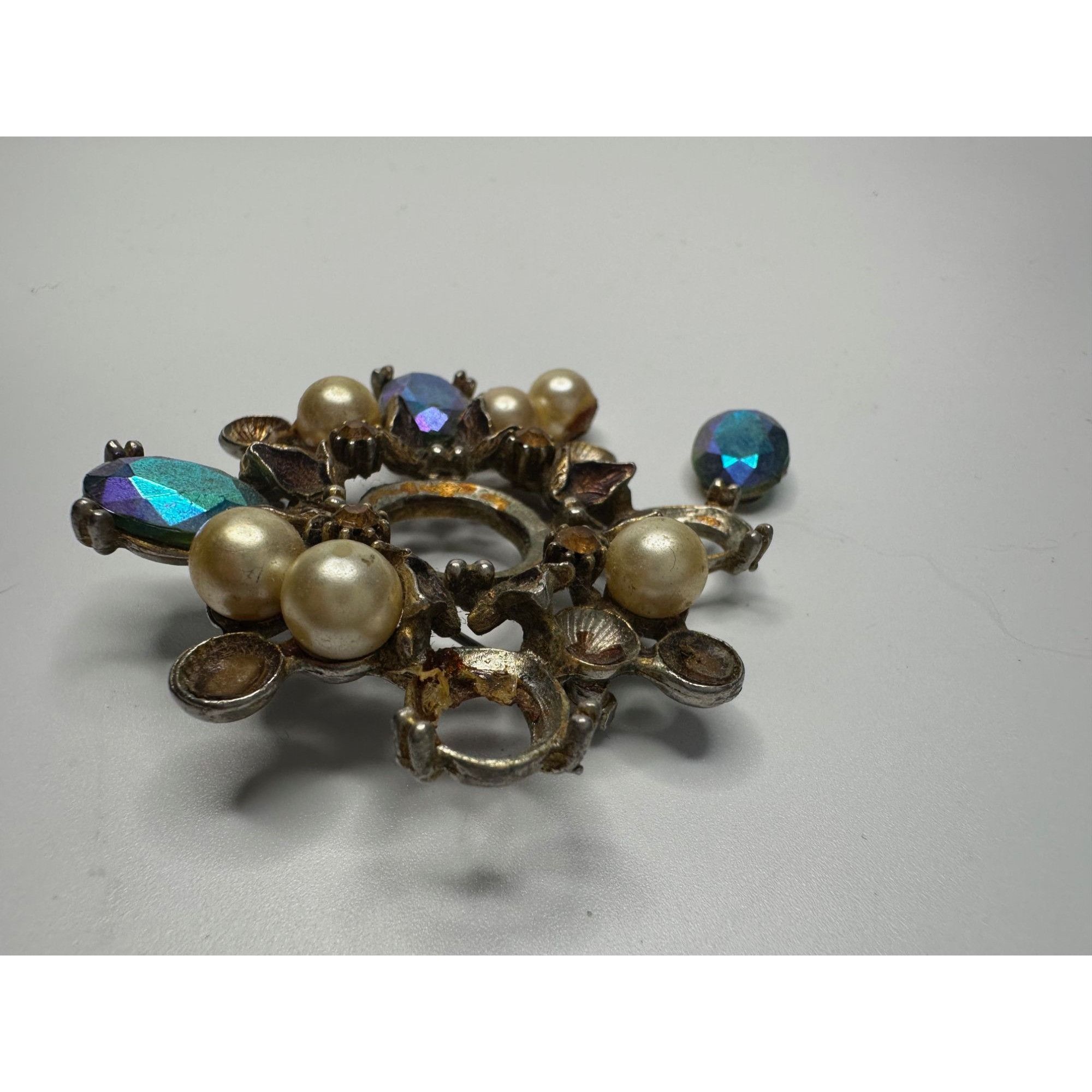 Other Women's Vintage Gold Tone Brooch Pin with Gems and Faux Pear Size ONE SIZE - 6 Thumbnail