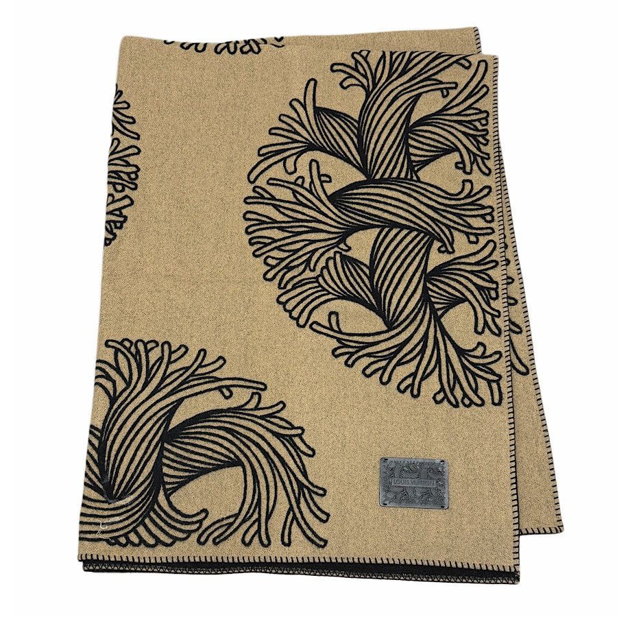 Louis Vuitton Authentic Louis Vuitton x Nemeth 15 AW Blanket Size ONE SIZE - 1 Thumbnail