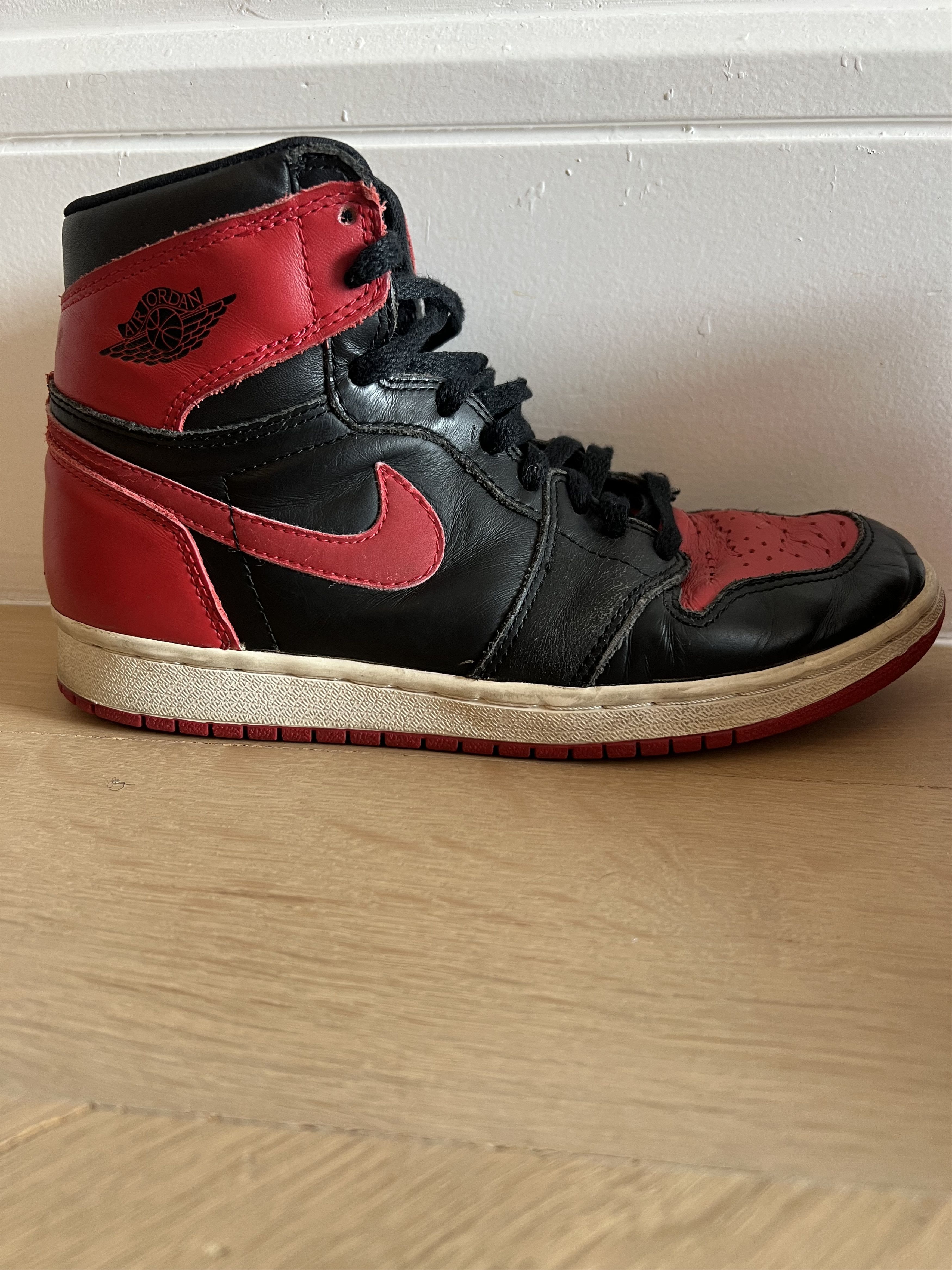 Jordan Brand × Nike Air Jordan 1994 BRED Size US 8.5 / EU 41-42 - 2 Thumbnail