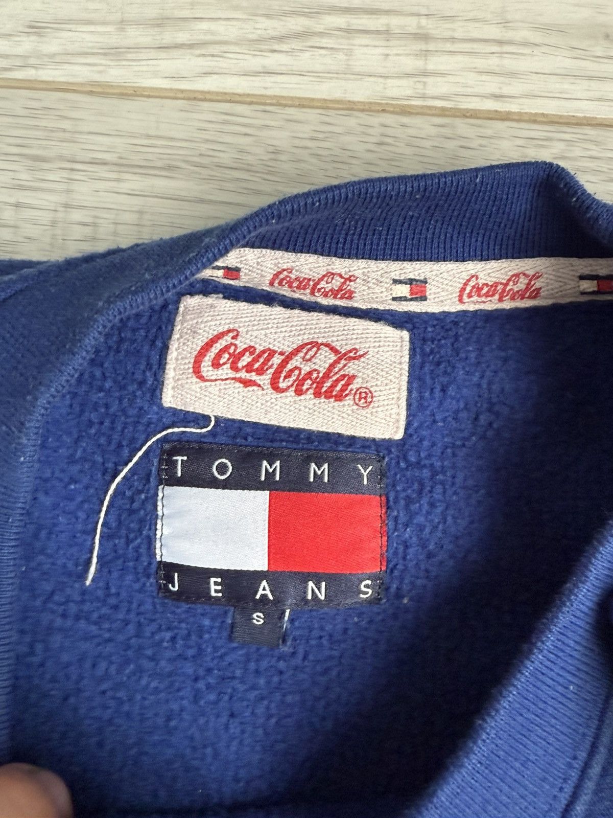 Tommy Hilfiger Vintage Tommy Hilfiger X Coca Cola sweatshirt Size US S / EU 44-46 / 1 - 3 Thumbnail