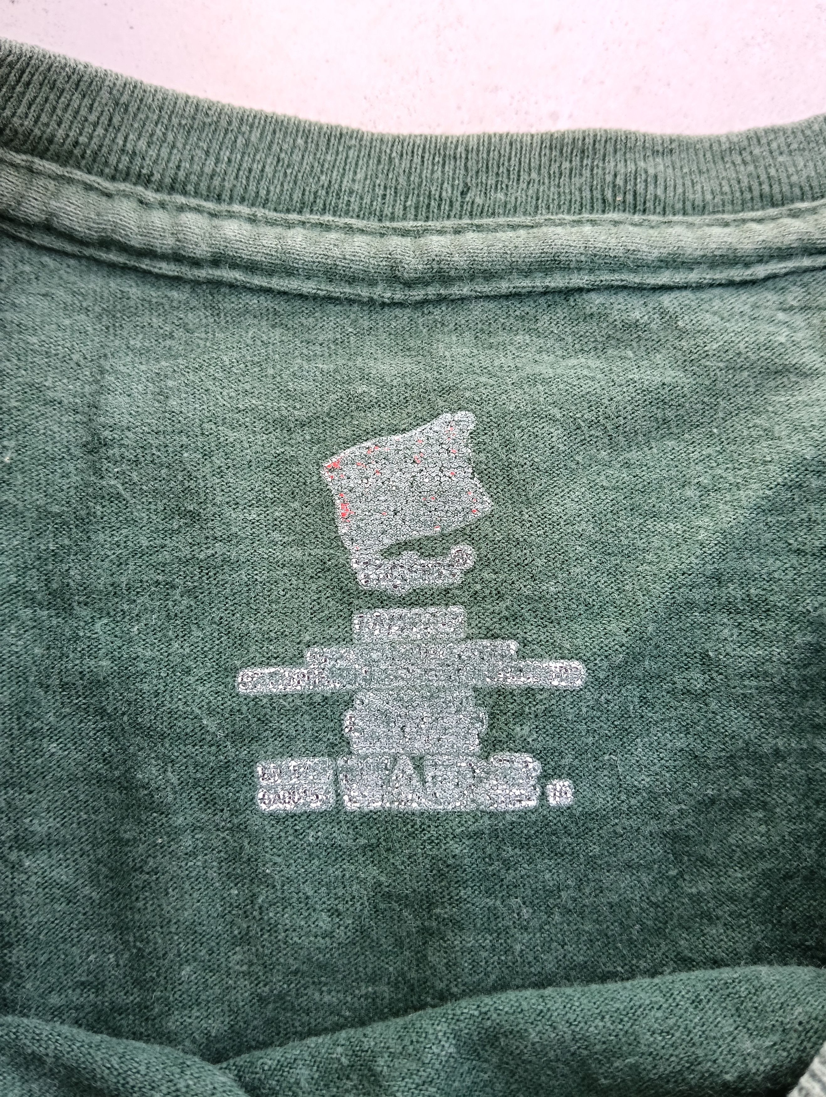Other University Hawaii faded green tshirt. Size US M / EU 48-50 / 2 - 4 Thumbnail