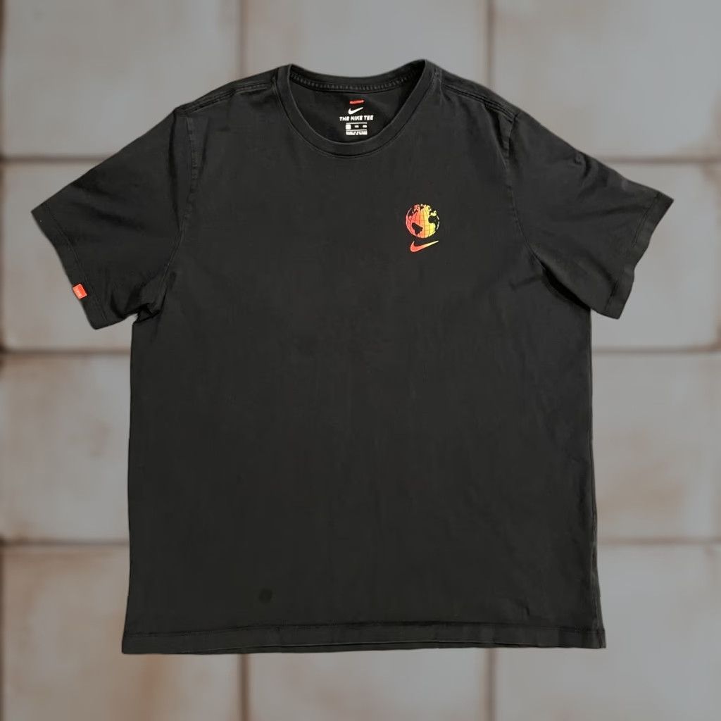 Nike Nike Worldwide Graphic Tee CW5835-010 2XL Black Mens Short Sleeve Crewneck Cotton T-Shirt Swoosh Globe Back Graphic Size US XXL / EU 58 / 5 - 1 Thumbnail