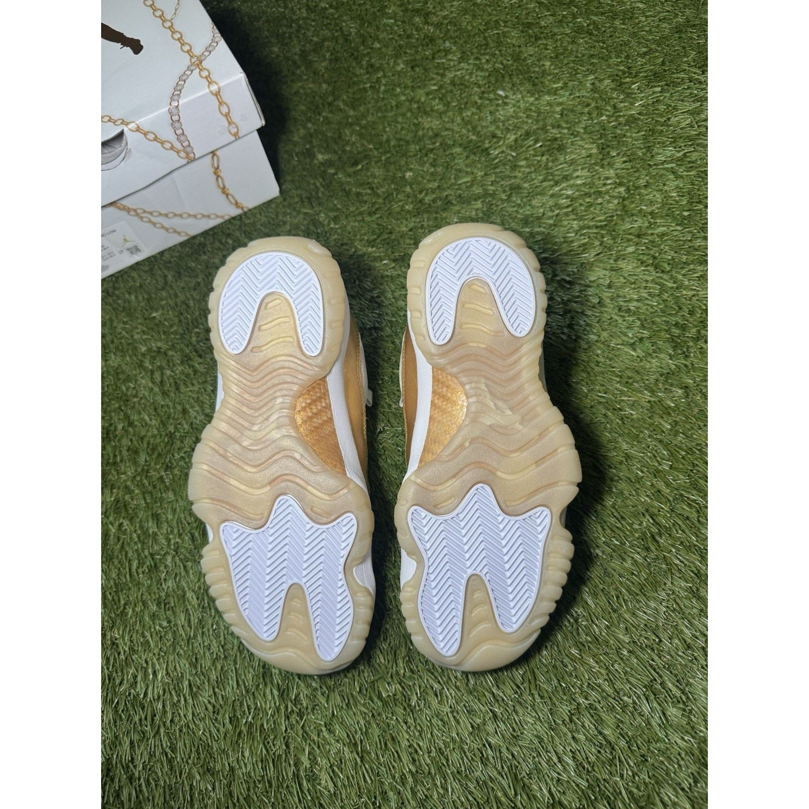 Nike Nike Air Jordan 11 Retro Low Mother's Day AH7860-102 Women's Size US 6 / IT 36 - 7 Thumbnail