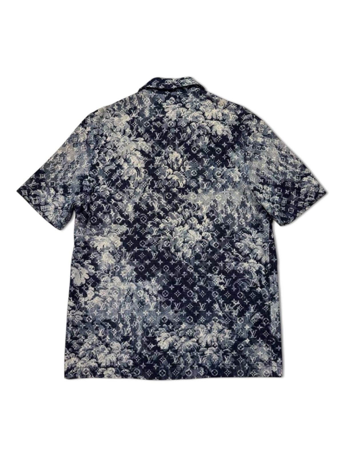 Louis Vuitton Louis Vuitton XL Tapestry Short Sleeves Shirt Denim Monogram Size US XL / EU 56 / 4 - 1 Thumbnail