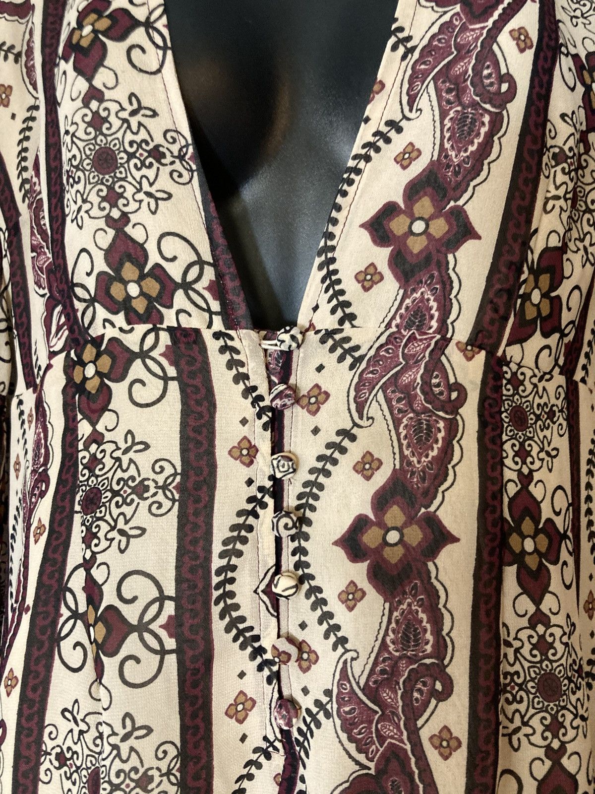 Forever 21 Forever 21 cream and purple paisley romper Size 30" / US 8 / IT 44 - 3 Thumbnail