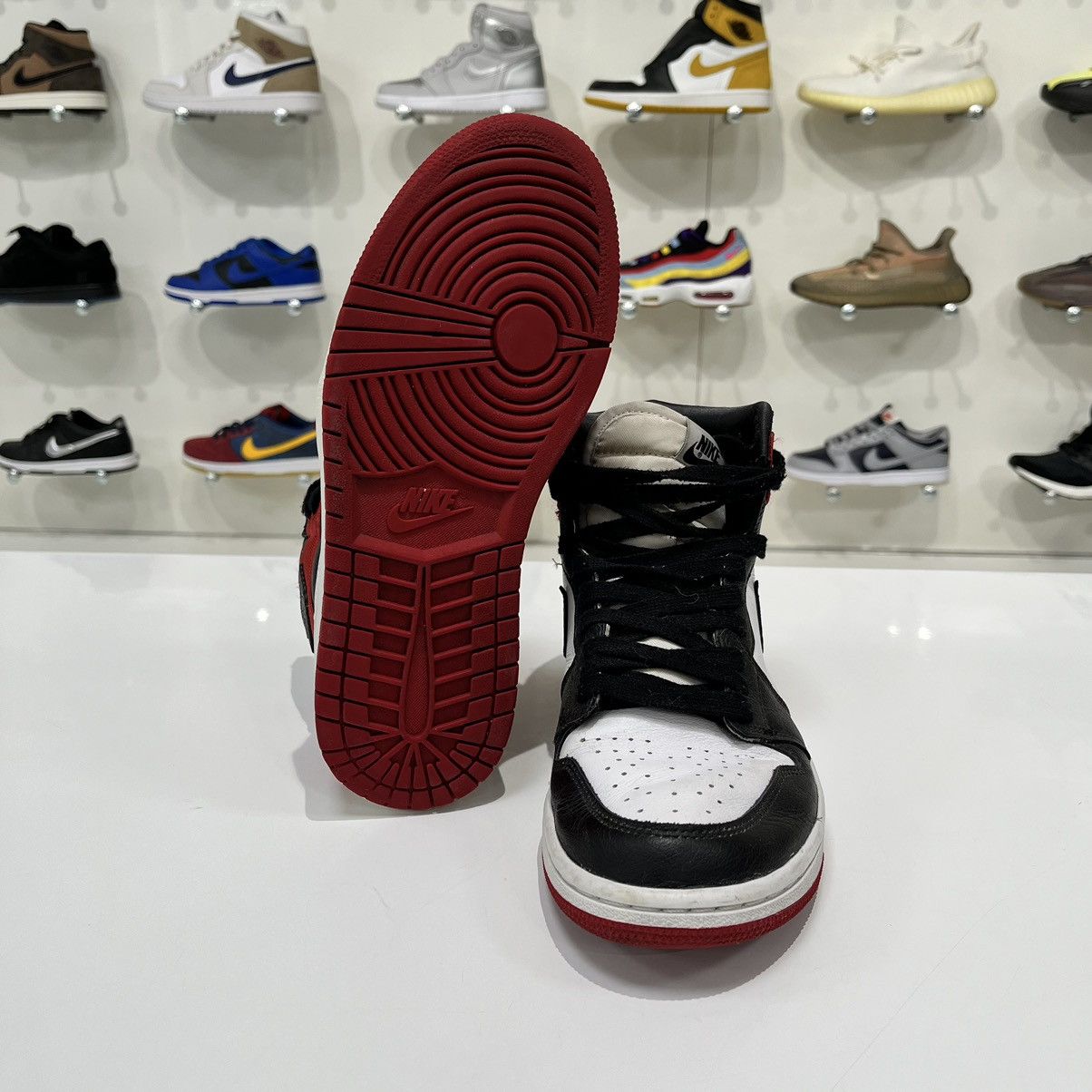 Nike Air Jordan 1 Retro High Satin Black Toe (W) Size US 7.5 / IT 37.5 - 9 Thumbnail