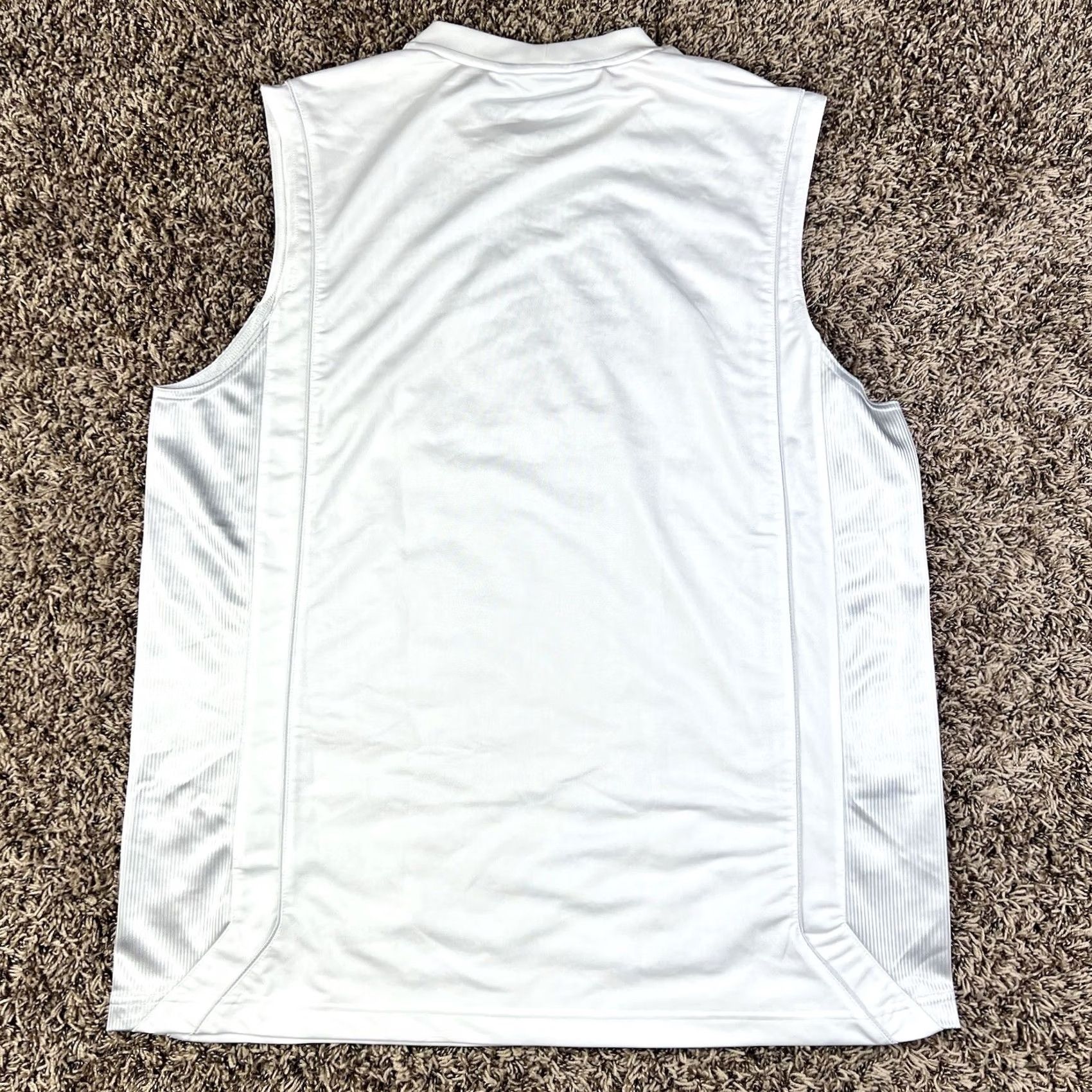 Nike VINTAGE Nike Center Swoosh Tank Top T-Shirt XL White Mens Size US XL / EU 56 / 4 - 3 Thumbnail