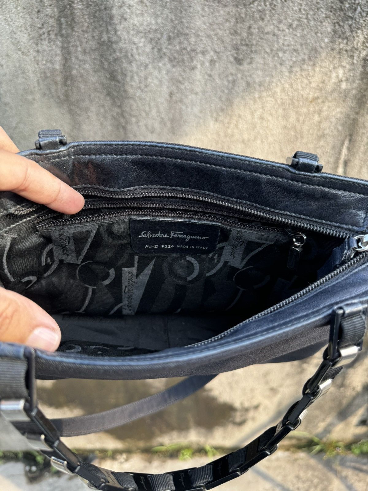 Designer × Salvatore Ferragamo × Vintage Salvatore Ferragamo Black Canvas Leather ChainShoulder Bag Size ONE SIZE - 6 Thumbnail