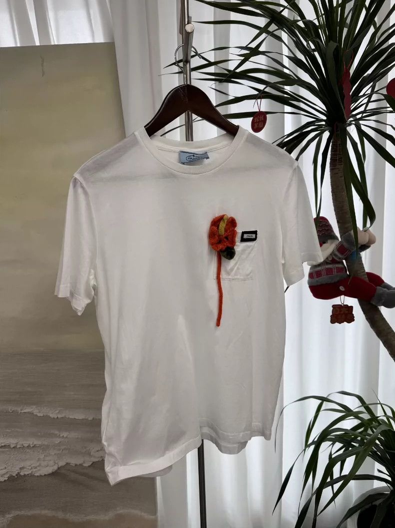 Prada Prada Short Sleeve T-Shirt with Flower Size US L / EU 52-54 / 3 - 1 Thumbnail