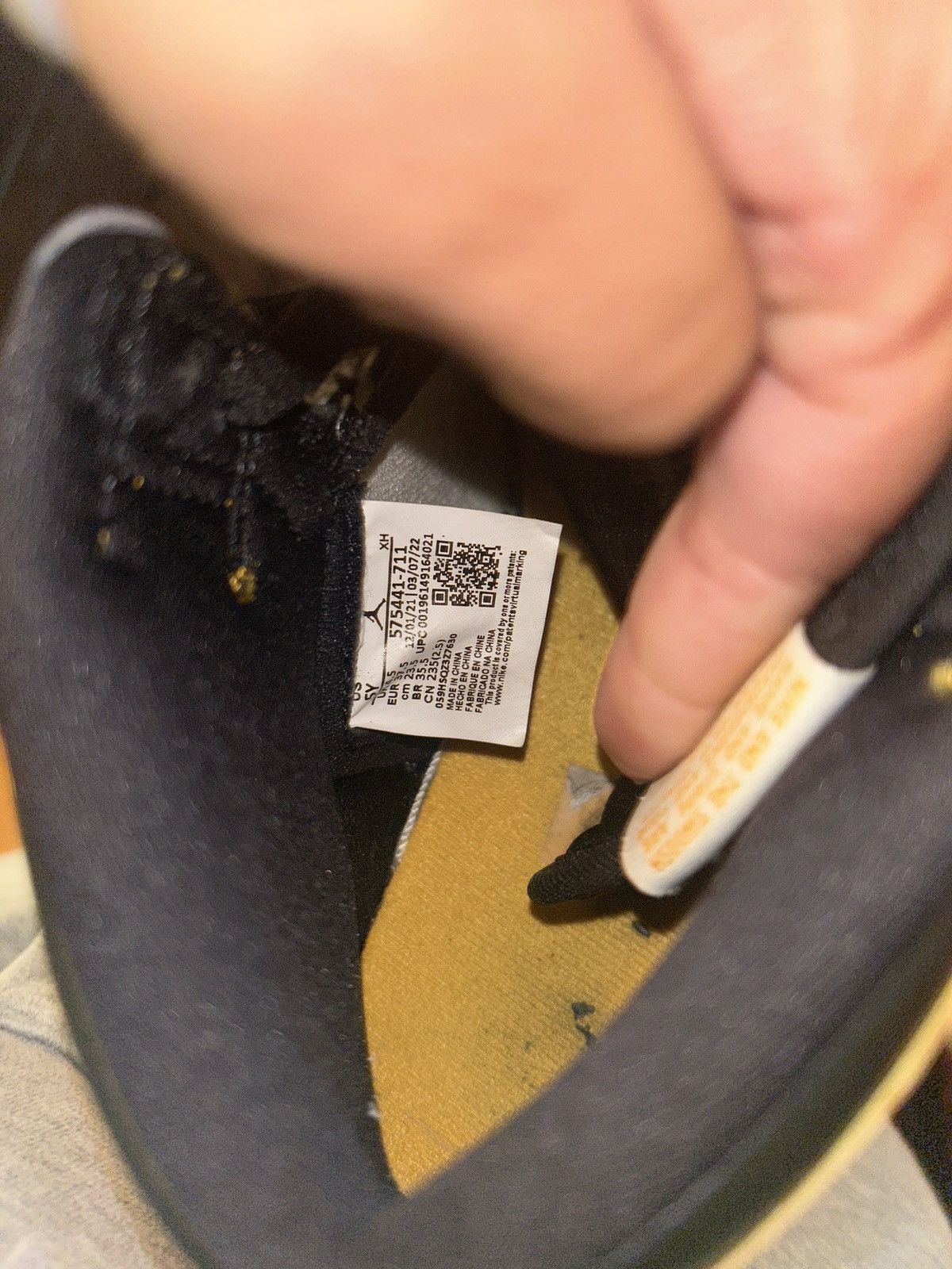 Jordan Brand Yellow Toe Retro One (GS) Size US 5 / EU 37 - 7 Thumbnail