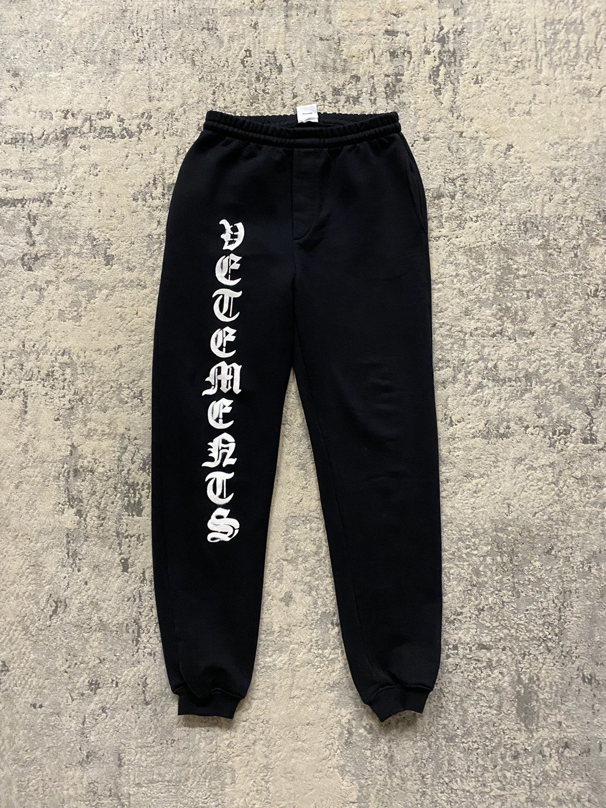 Vetements Vetements SS22 Logo Anarchy Sweatpants Size US 30 / EU 46 - 1 Thumbnail